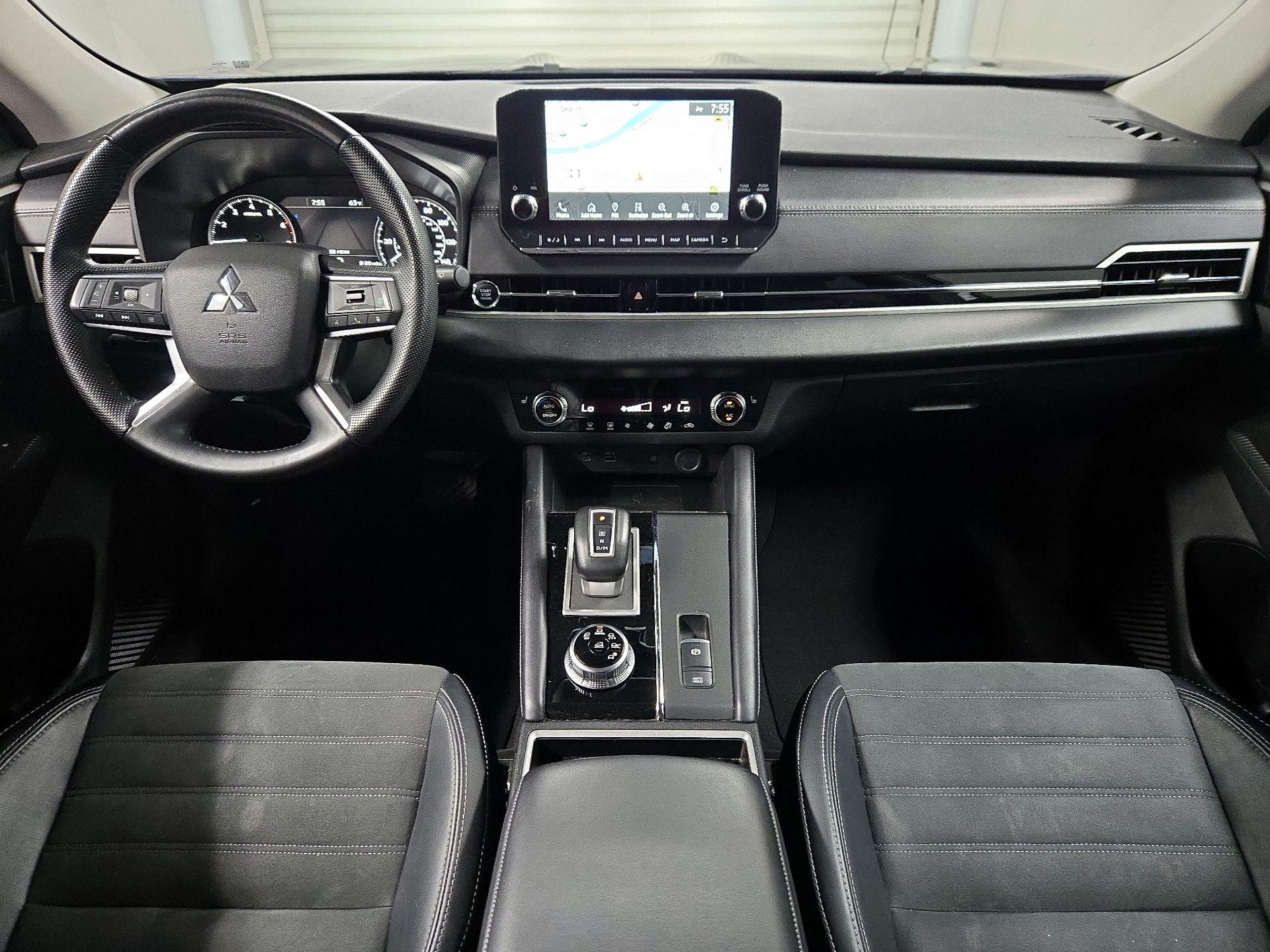Thumbnail: 2024 Mitsubishi Outlander - 9