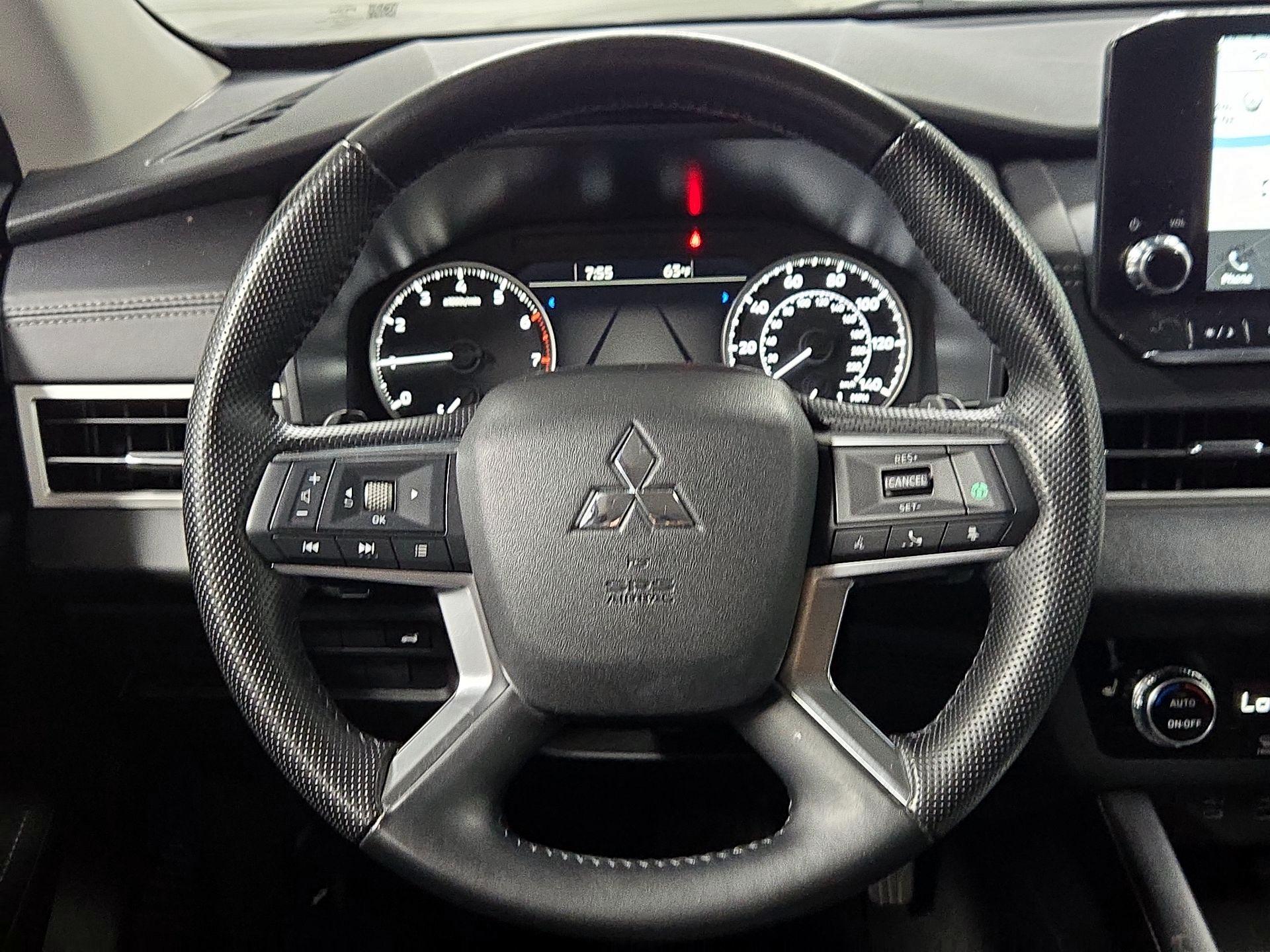 Thumbnail: 2024 Mitsubishi Outlander - 10