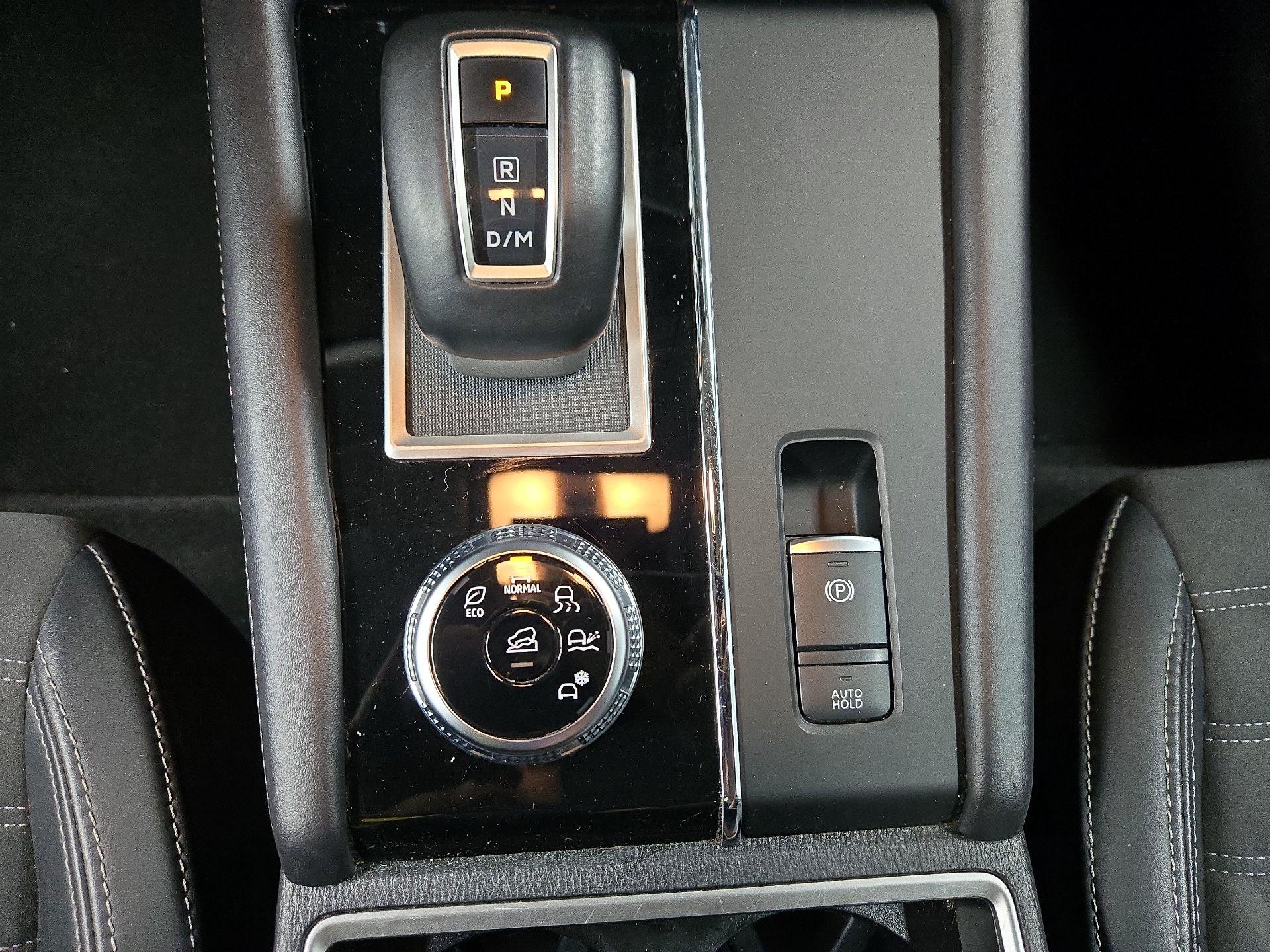 Thumbnail: 2024 Mitsubishi Outlander - 18