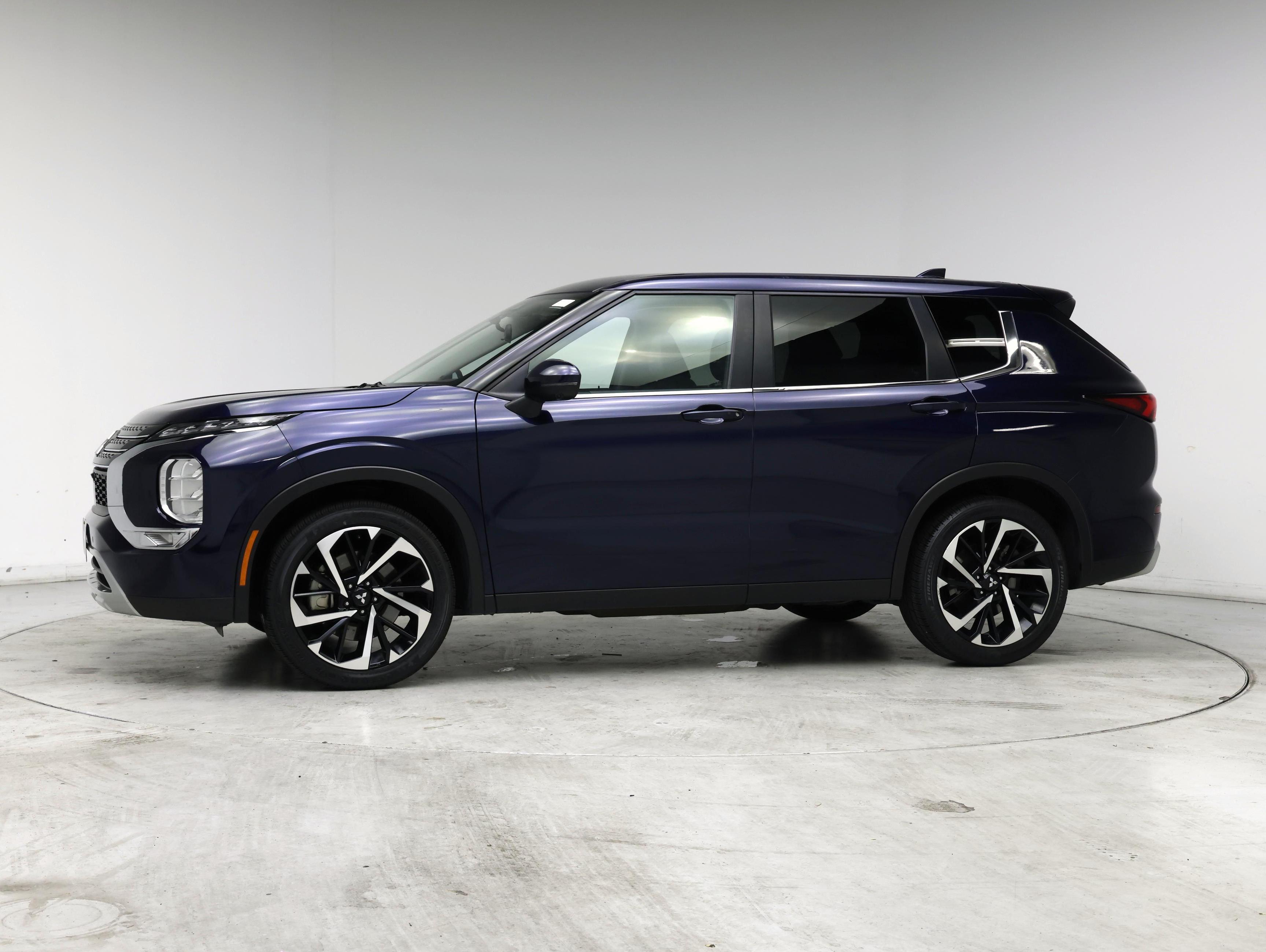 Thumbnail: 2024 Mitsubishi Outlander - 3