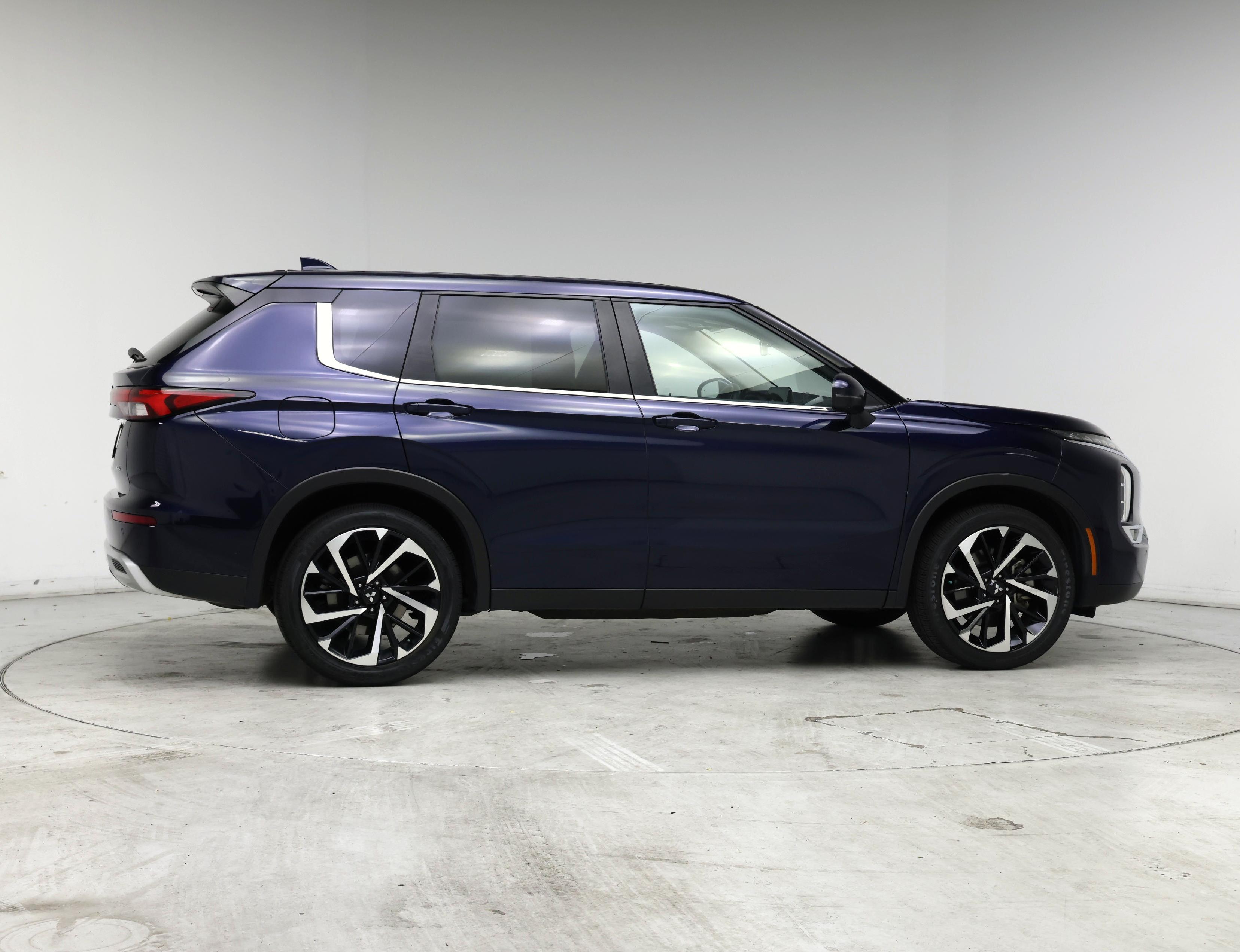 Thumbnail: 2024 Mitsubishi Outlander - 7