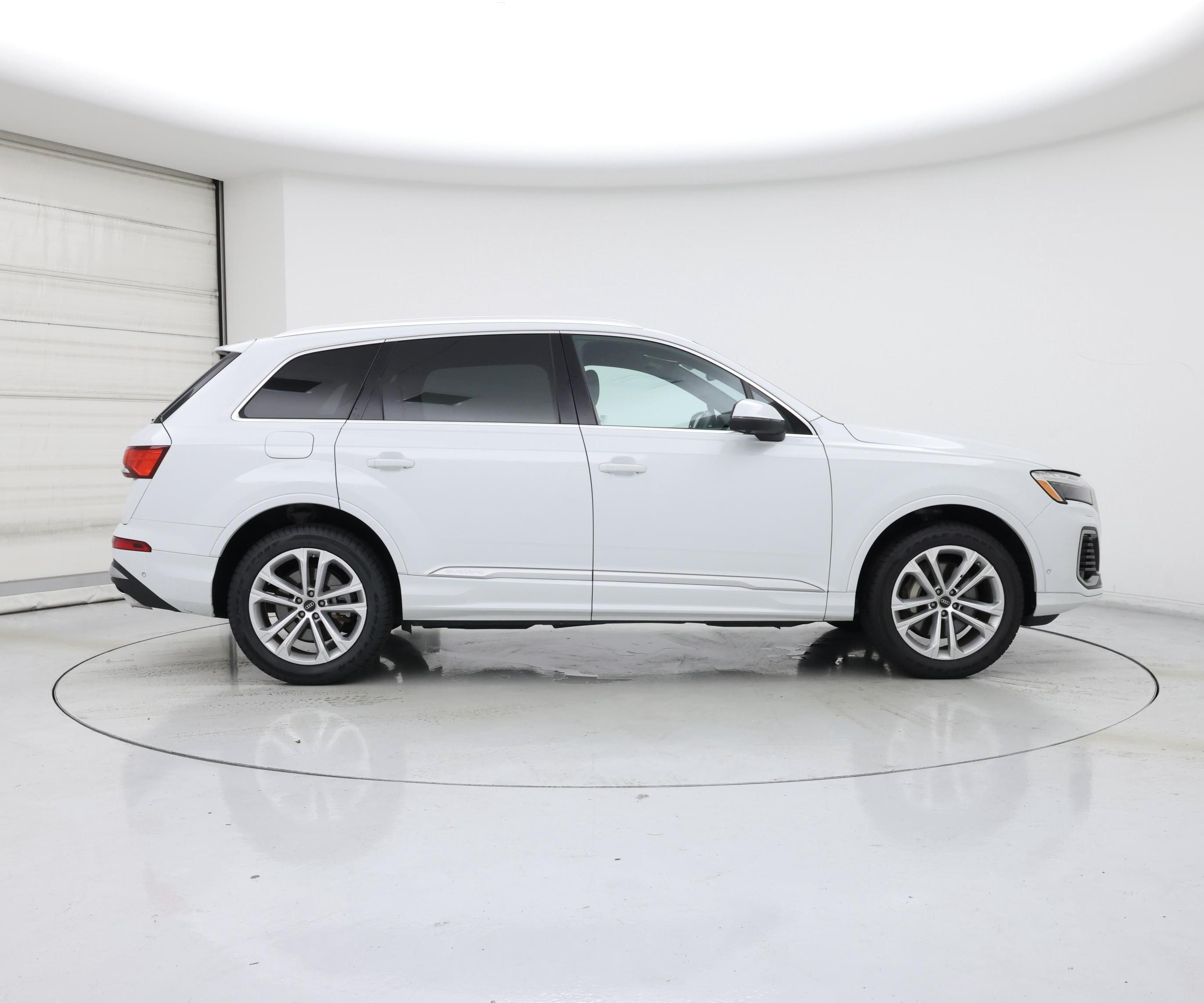 Thumbnail: 2025 Audi Q7 - 7