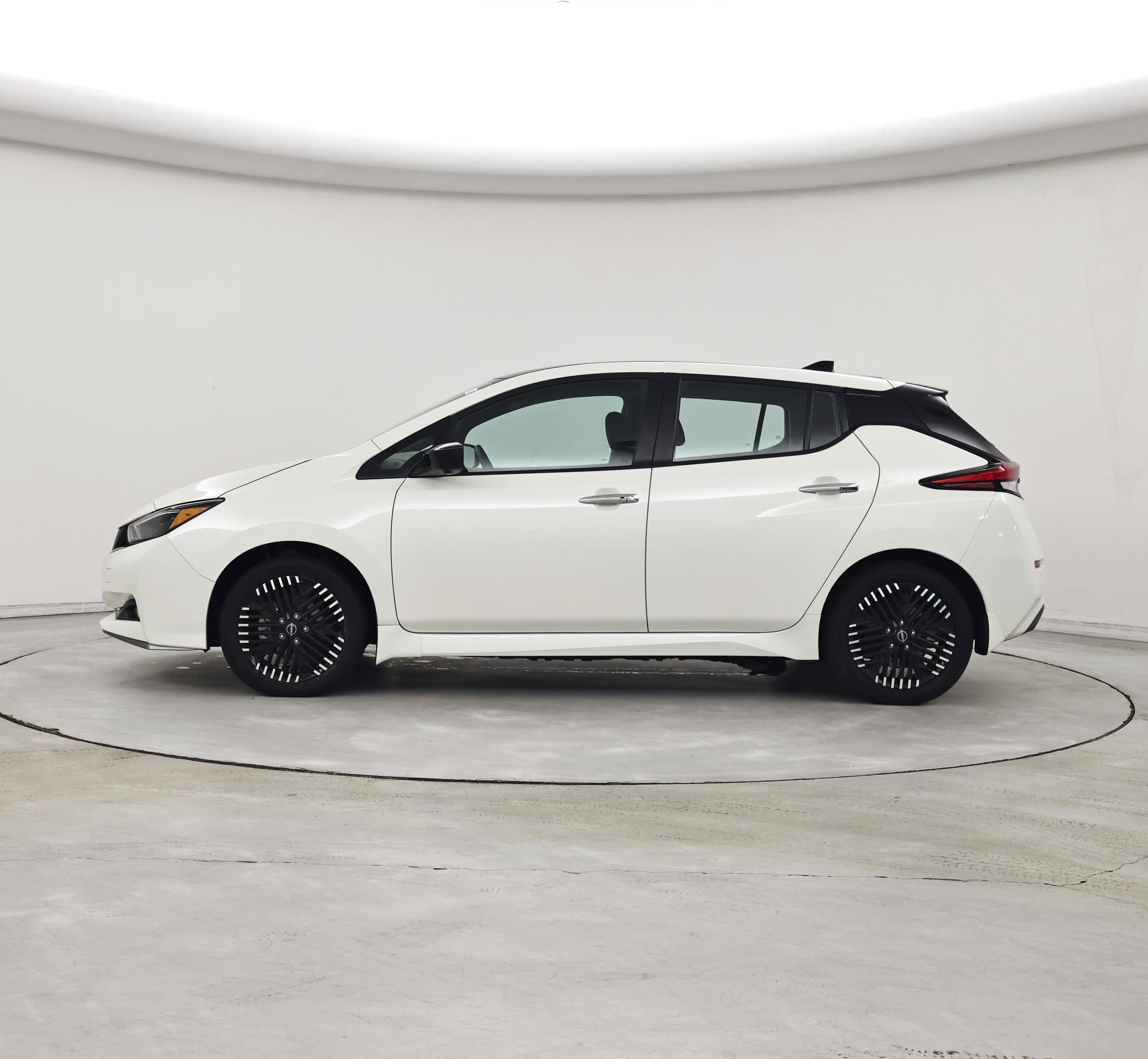 Thumbnail: 2025 Nissan Leaf - 3