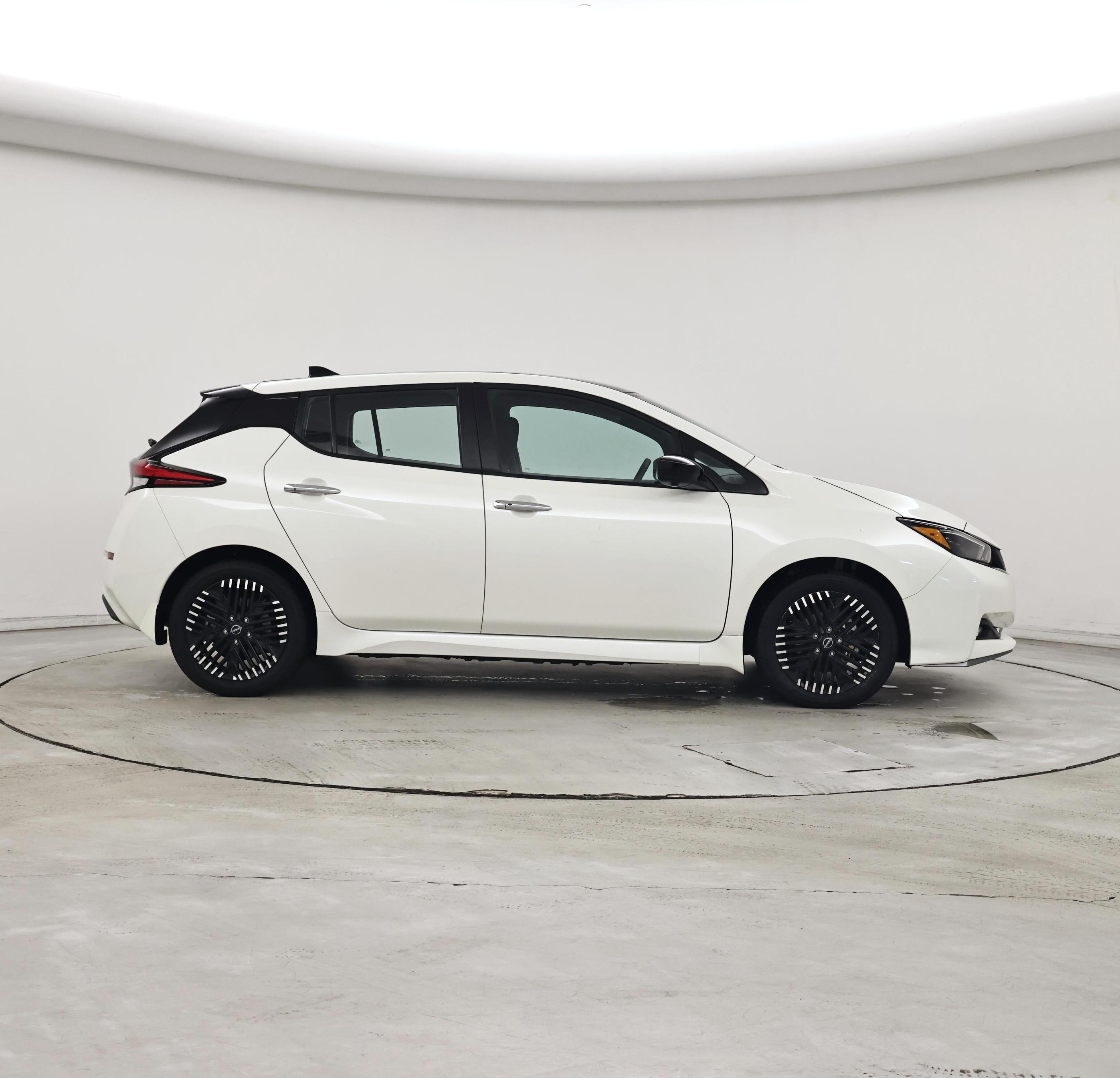 Thumbnail: 2025 Nissan Leaf - 7