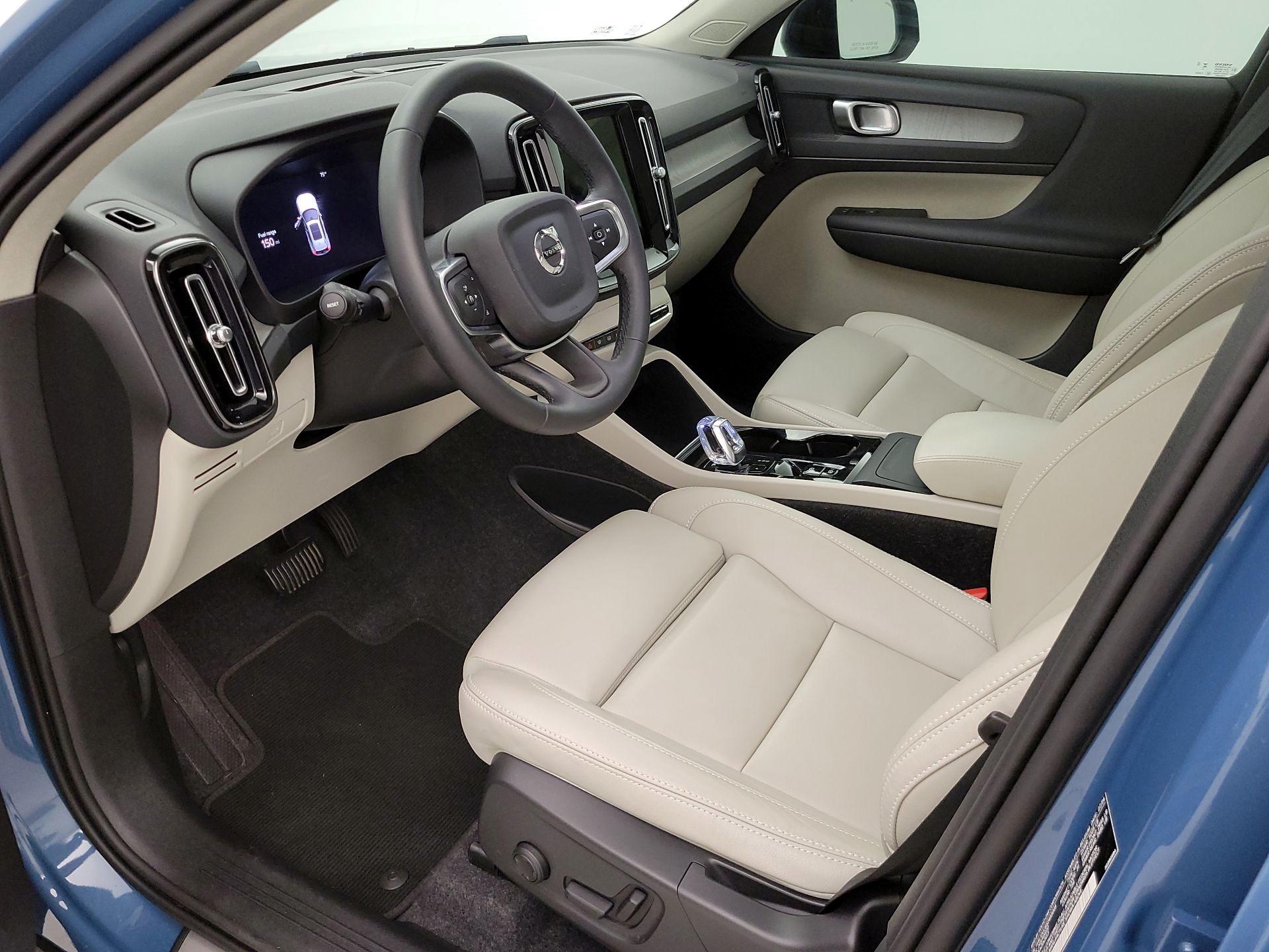 Thumbnail: 2025 Volvo XC40 - 11