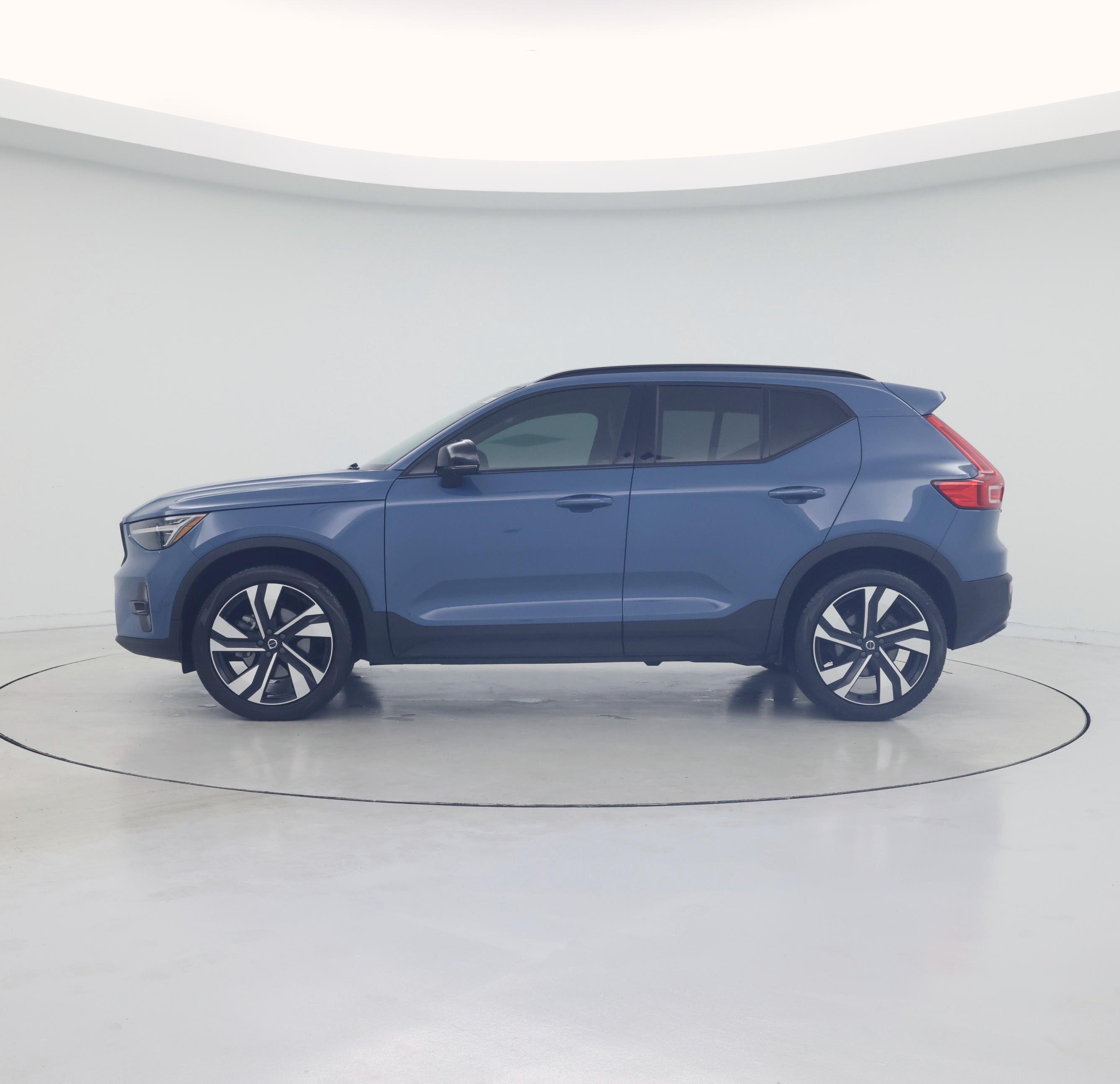 Thumbnail: 2025 Volvo XC40 - 3