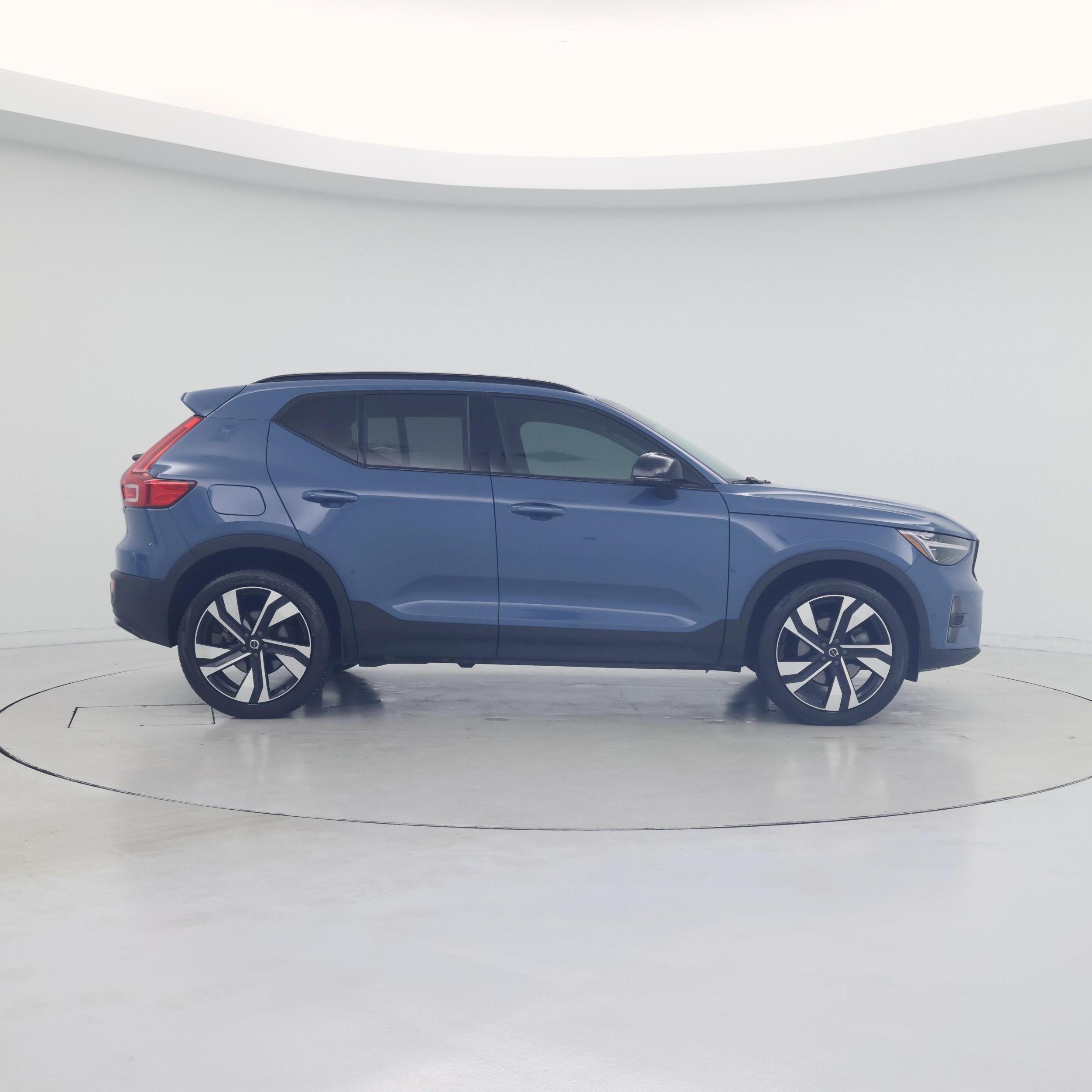 Thumbnail: 2025 Volvo XC40 - 7