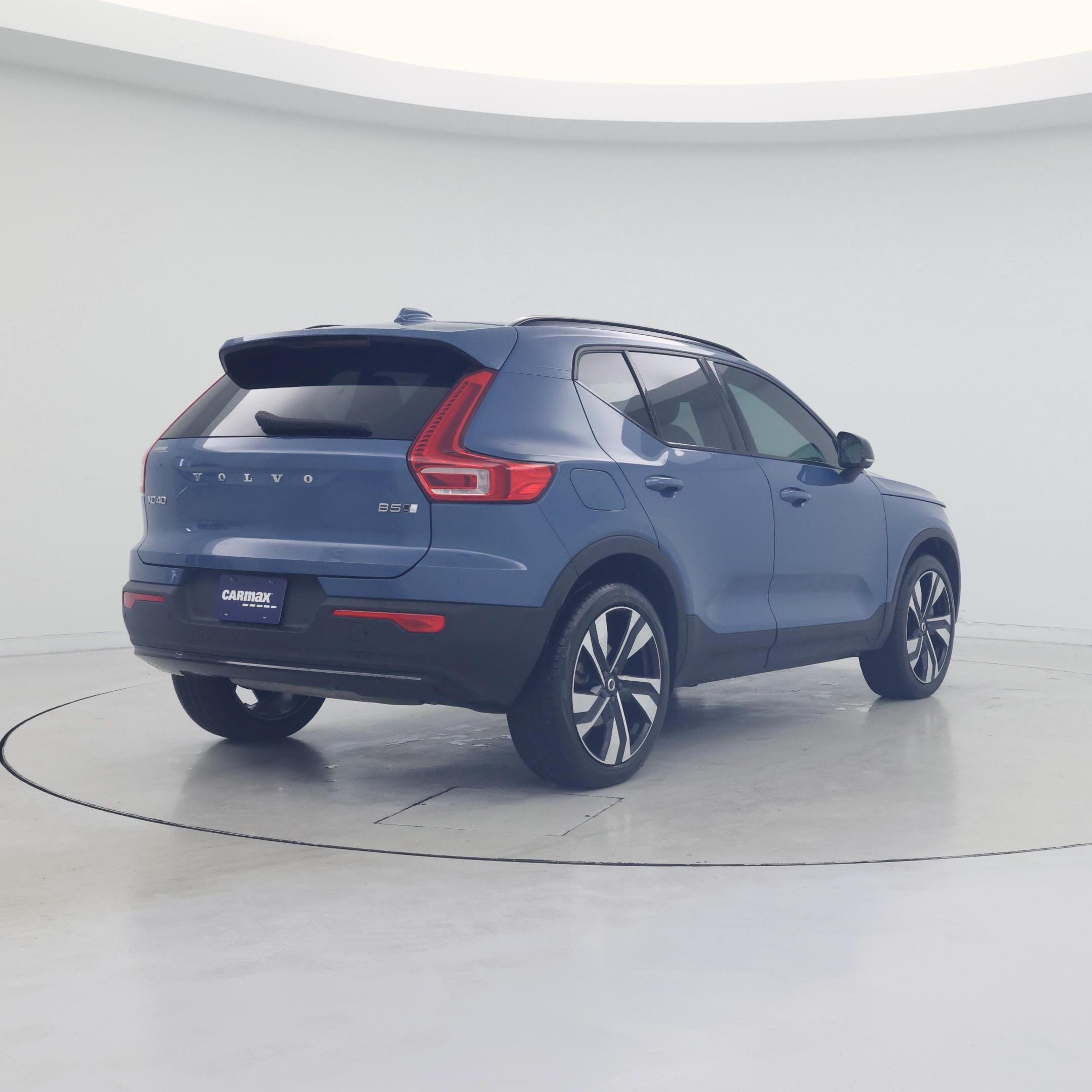 Thumbnail: 2025 Volvo XC40 - 8