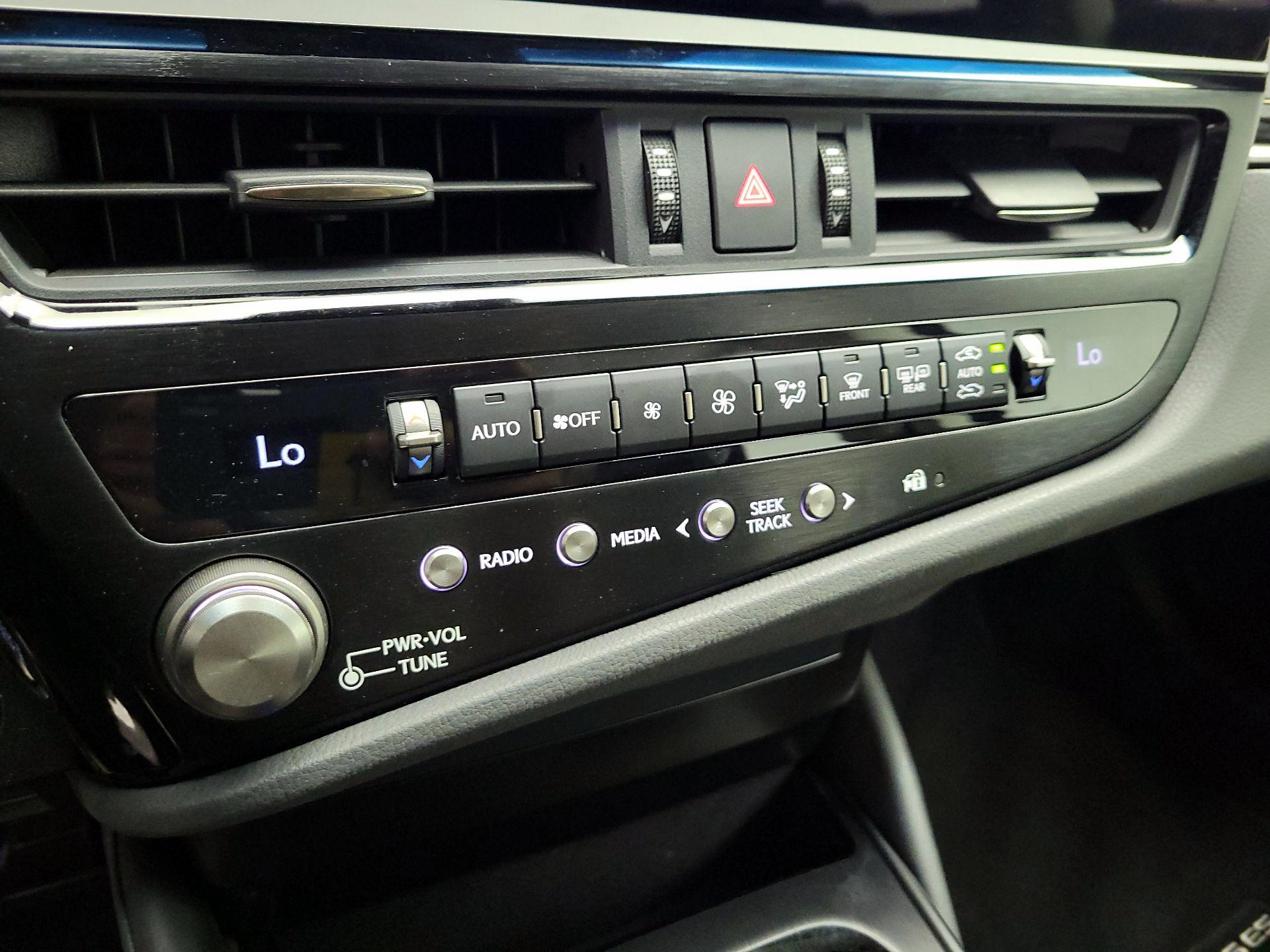 Thumbnail: 2024 Lexus ES - 15