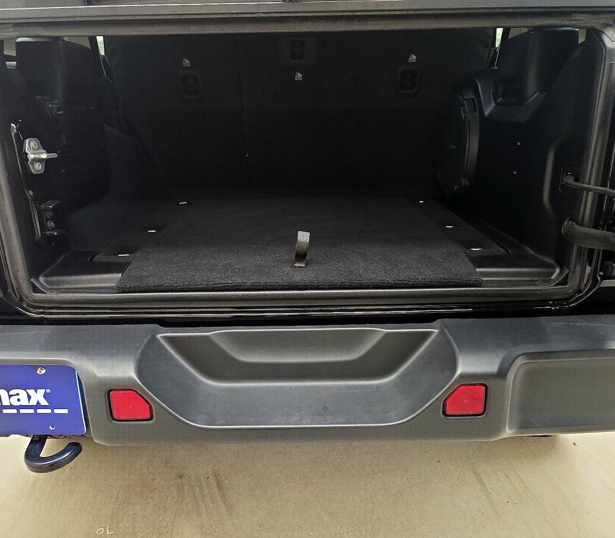 Trunk/Cargo (Seats Up)