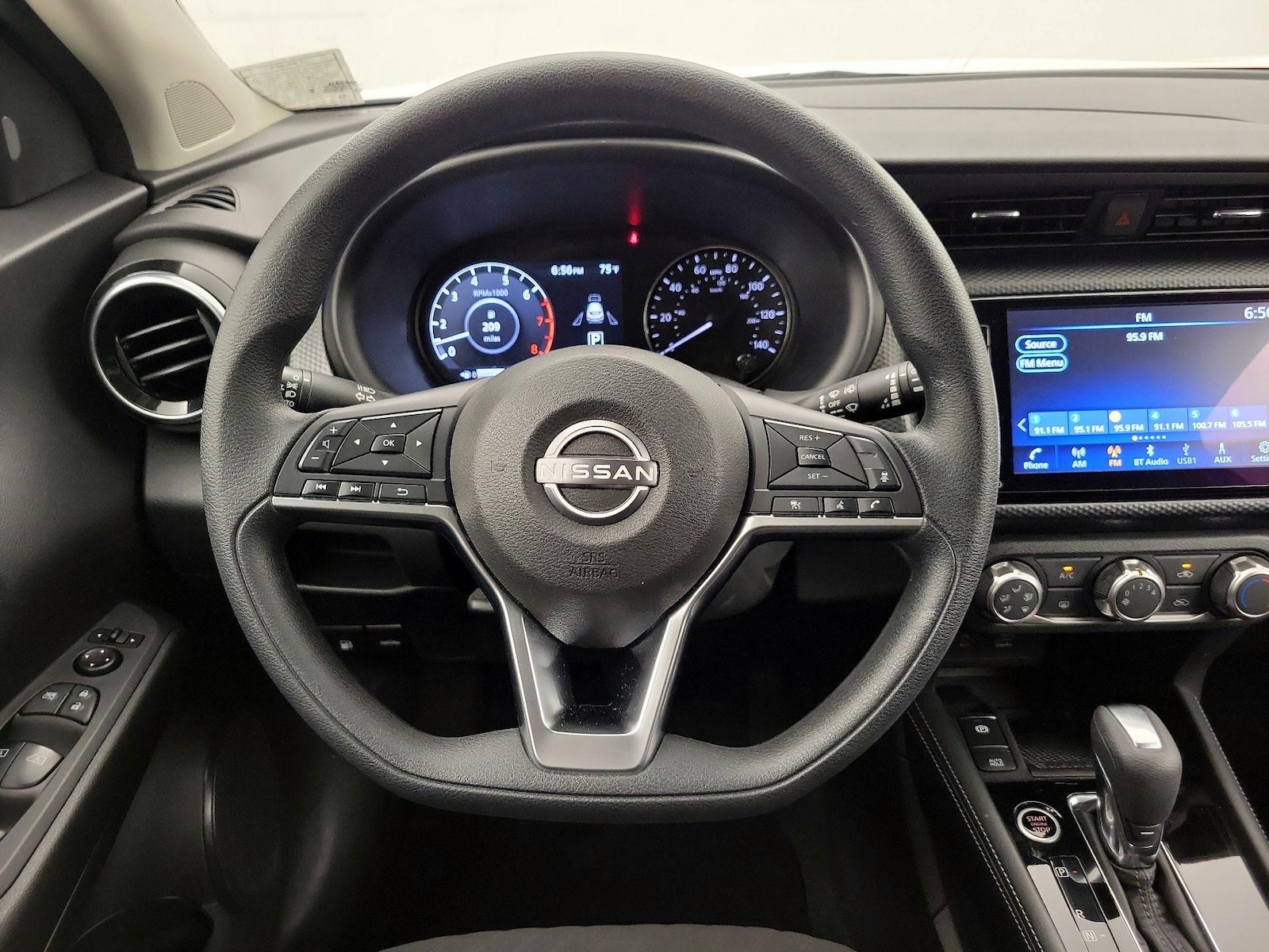2023 Nissan Kicks SV - Photo 11