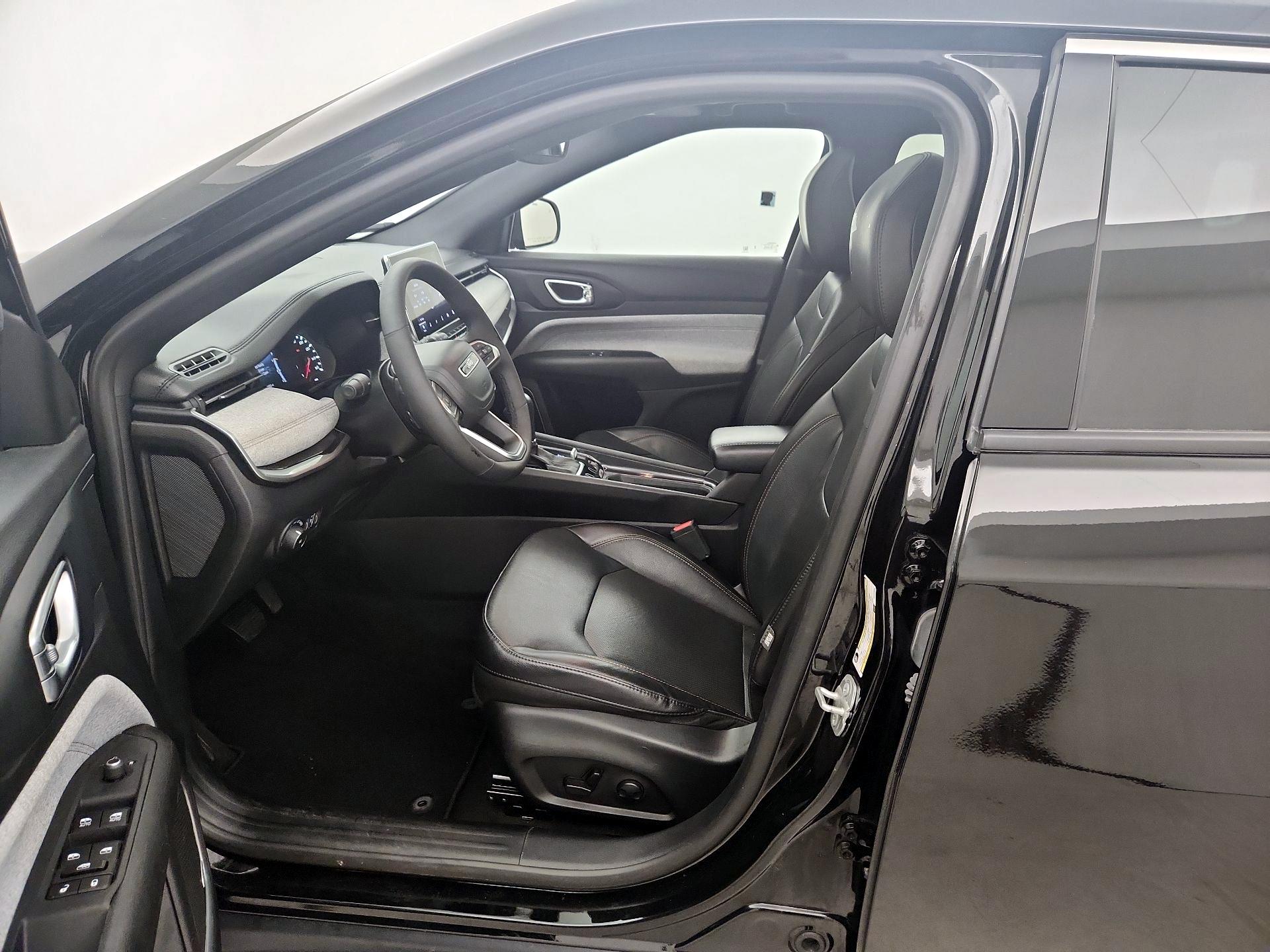 Thumbnail: 2023 Jeep Compass - 9