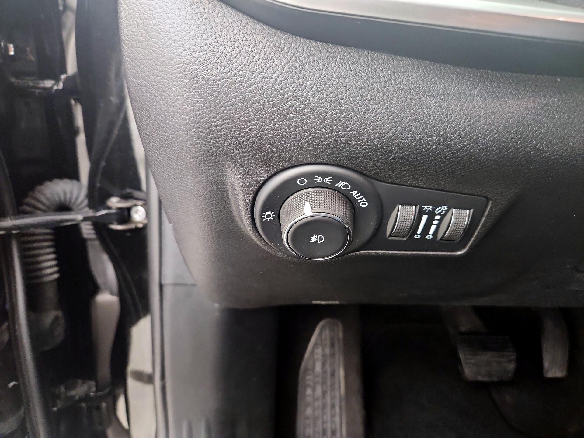 Thumbnail: 2023 Jeep Compass - 11