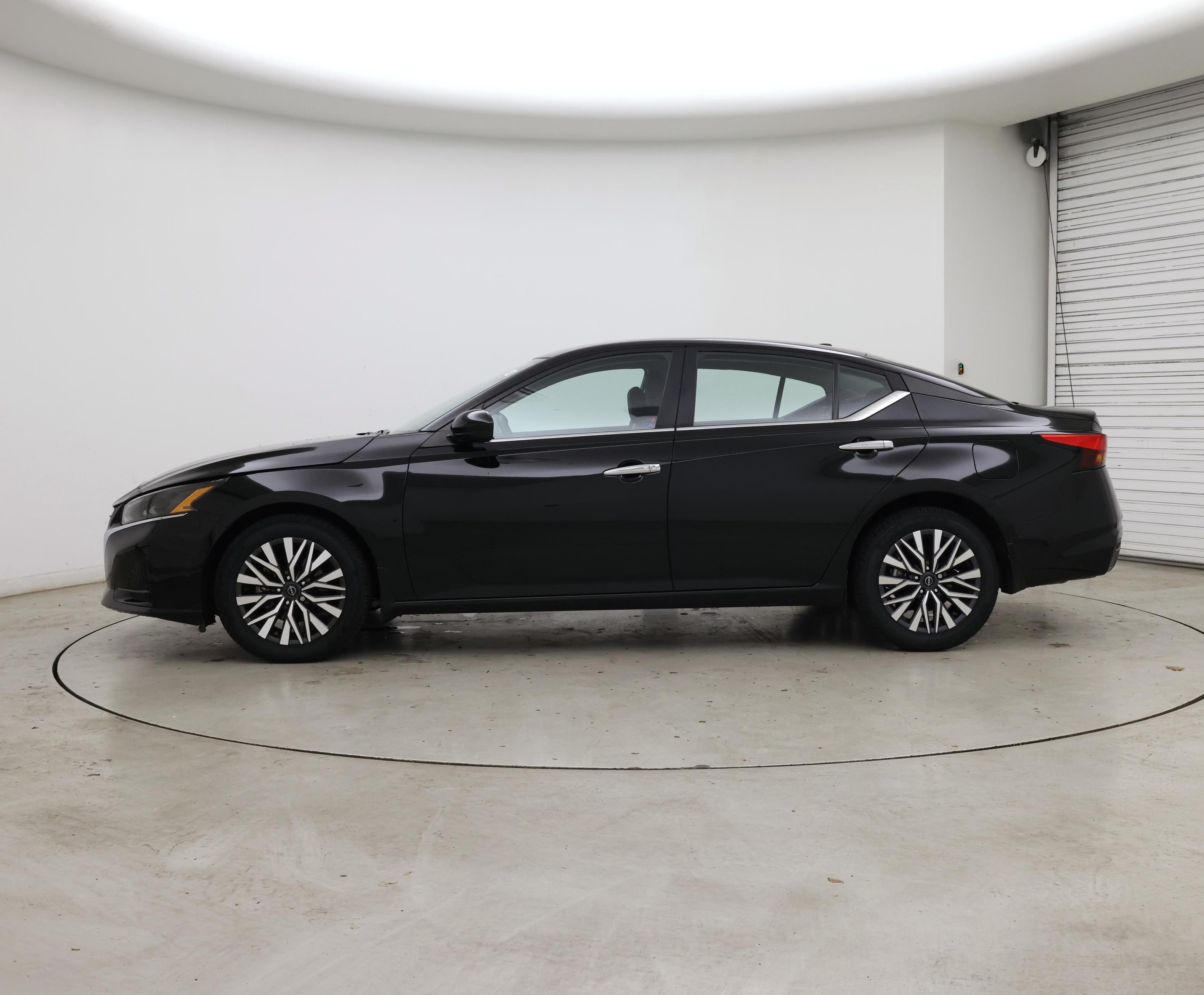 Thumbnail: 2023 Nissan Altima - 3
