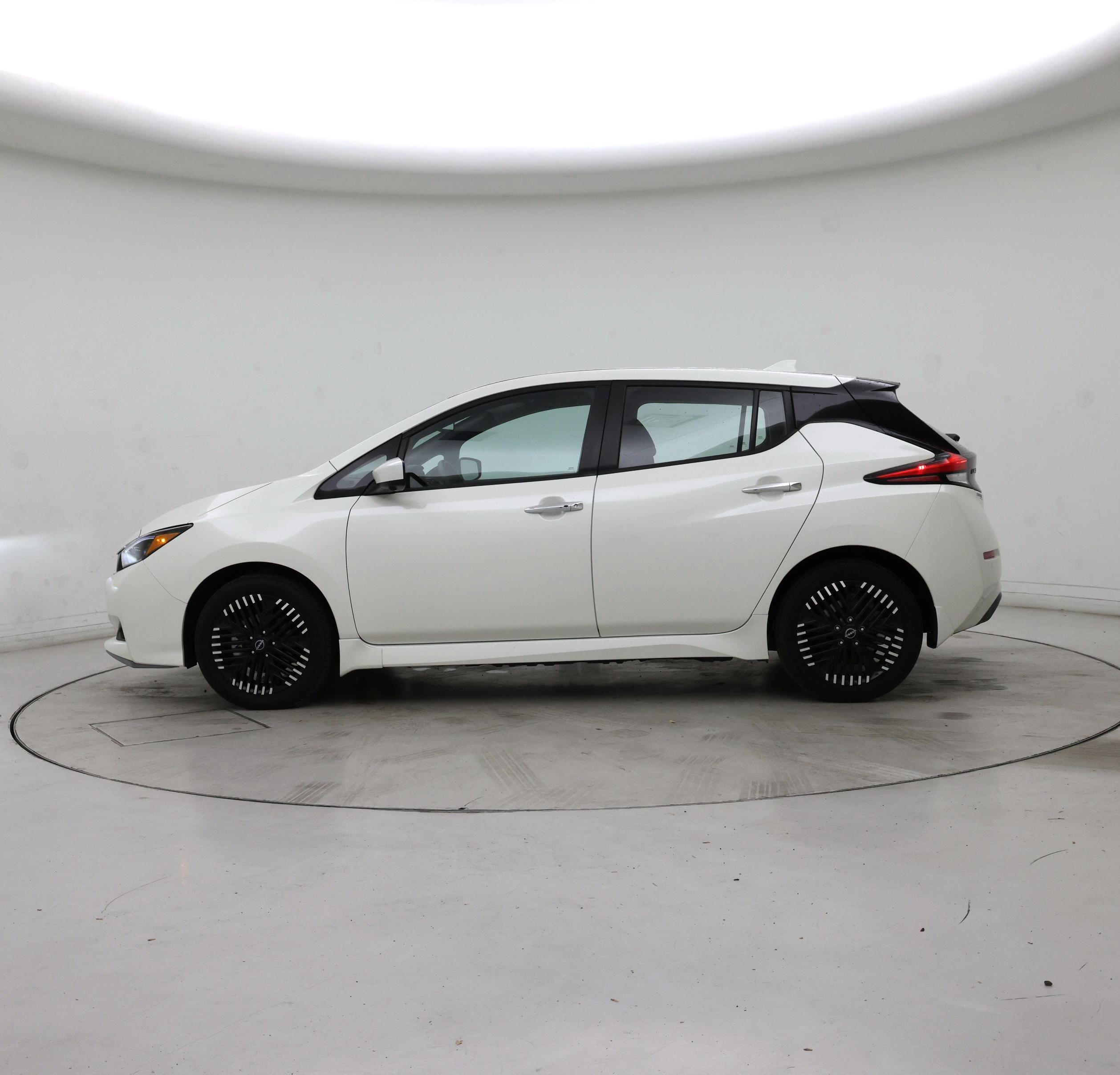 Thumbnail: 2024 Nissan Leaf - 3