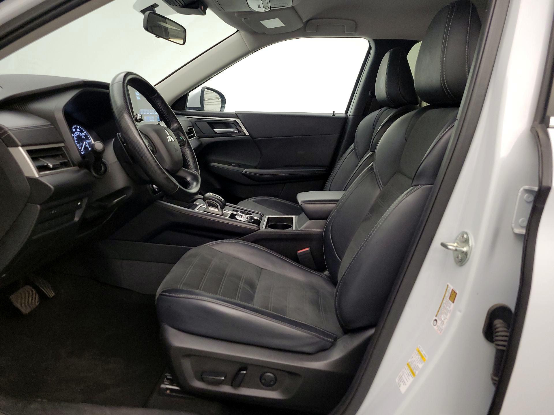 Thumbnail: 2024 Mitsubishi Outlander - 11