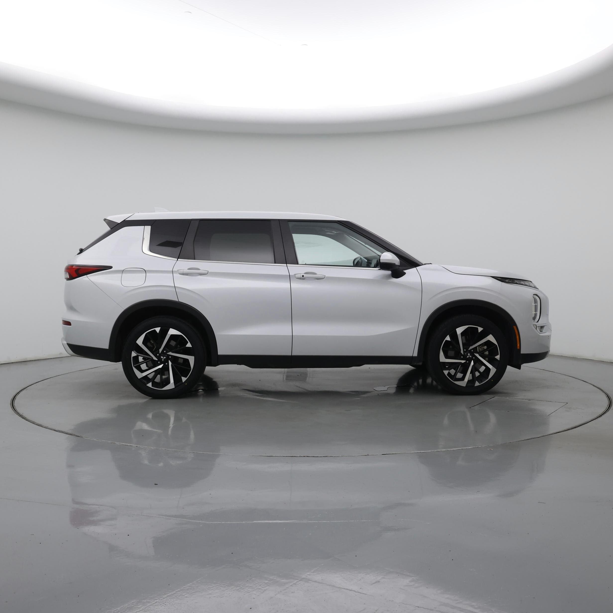 Thumbnail: 2024 Mitsubishi Outlander - 7