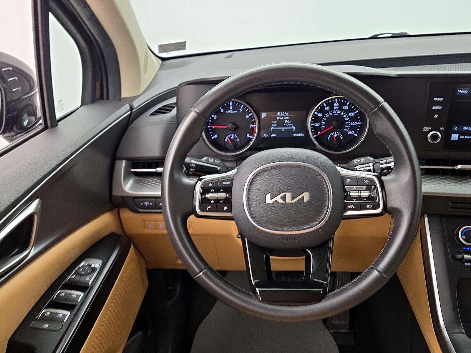 2024 Kia Carnival LX Seat Pkg - Photo 11