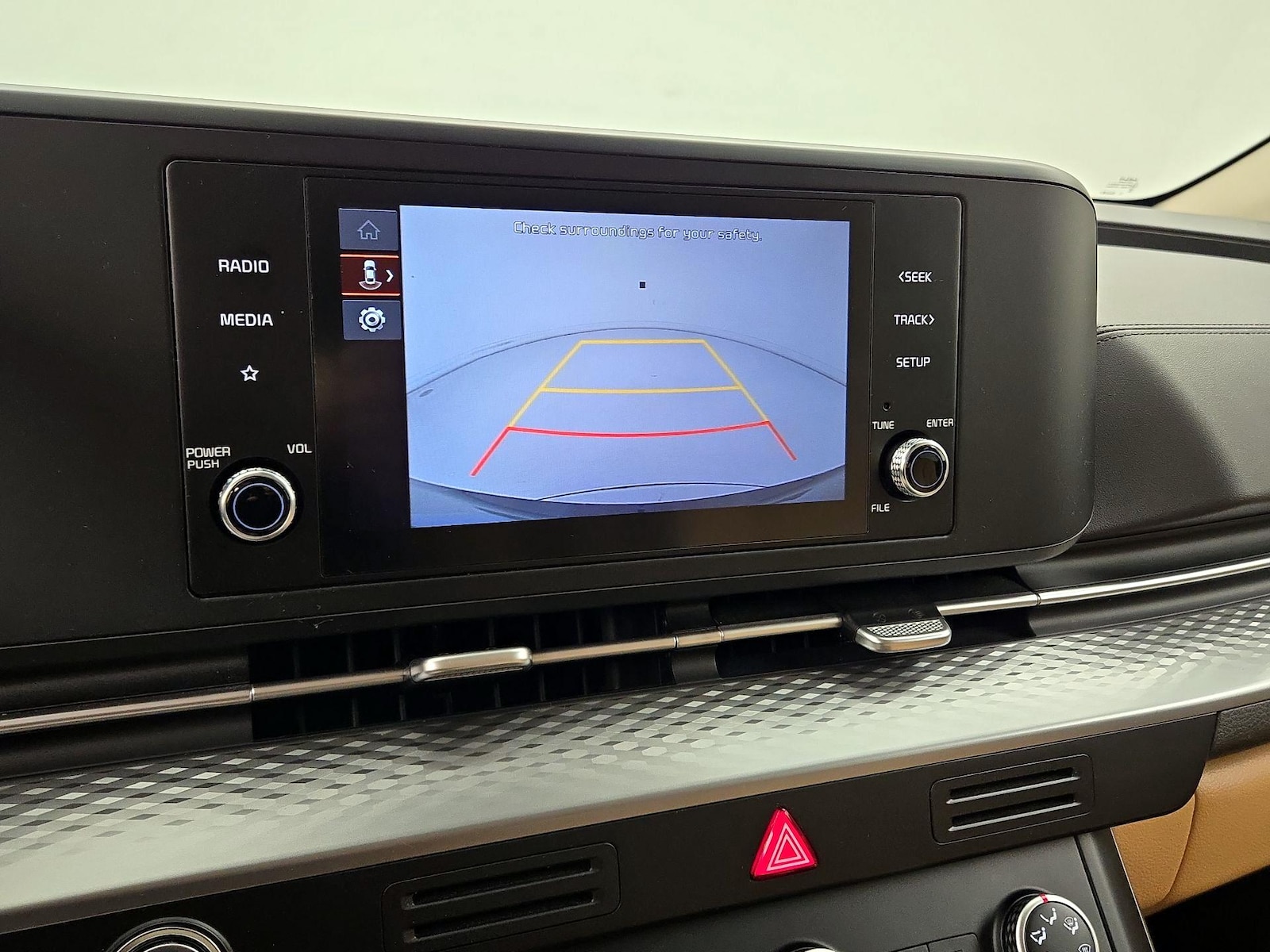 2024 Kia Carnival LX Seat Pkg - Photo 15