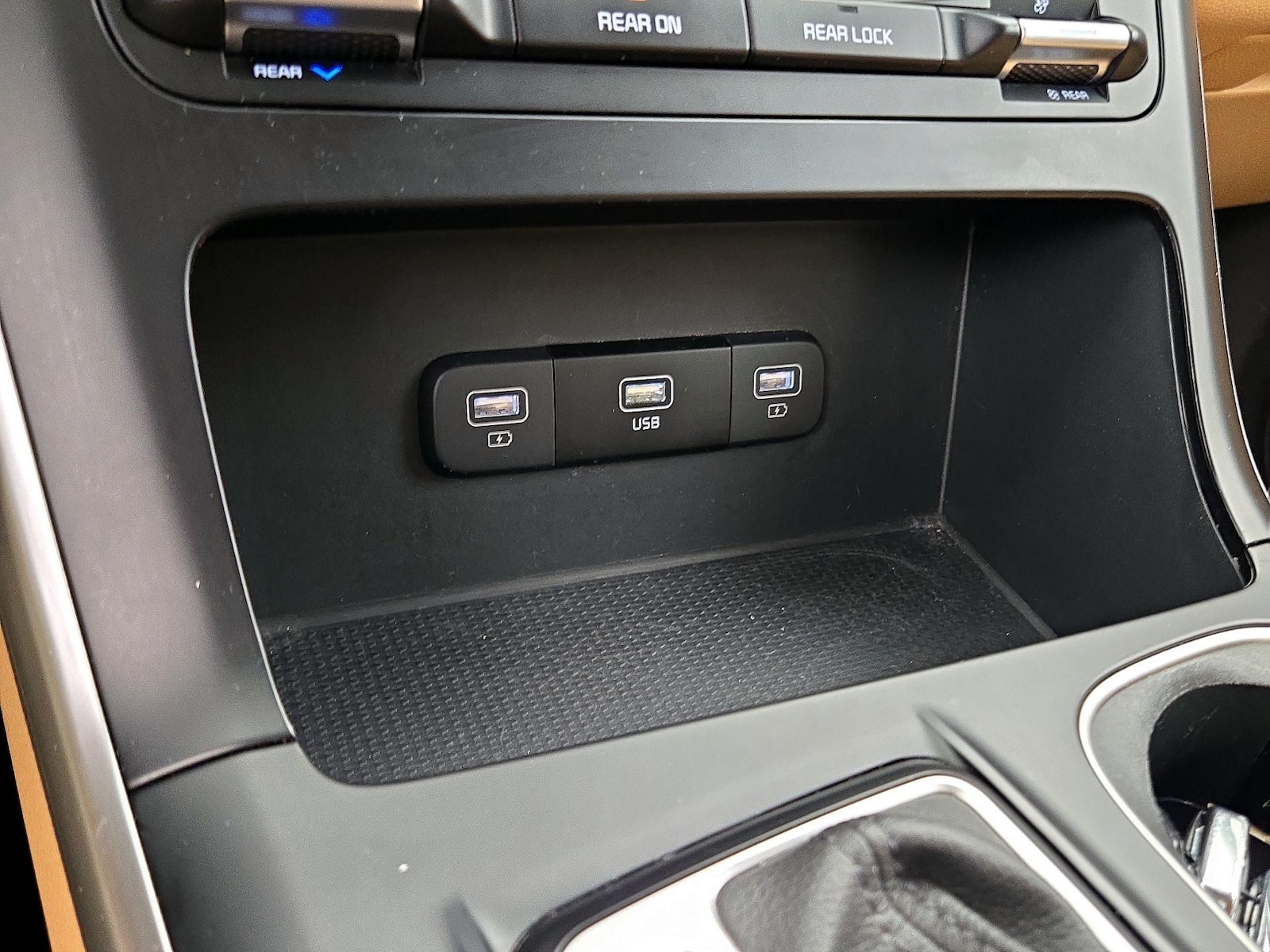2024 Kia Carnival LX Seat Pkg - Photo 19