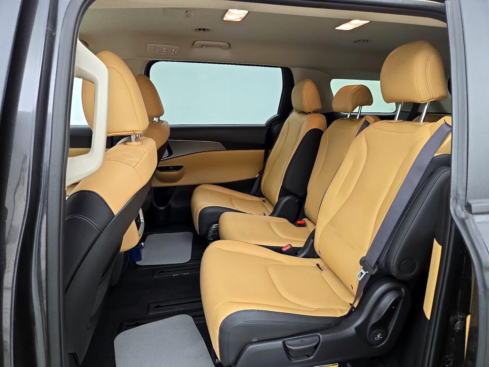 2024 Kia Carnival LX Seat Pkg - Photo 20