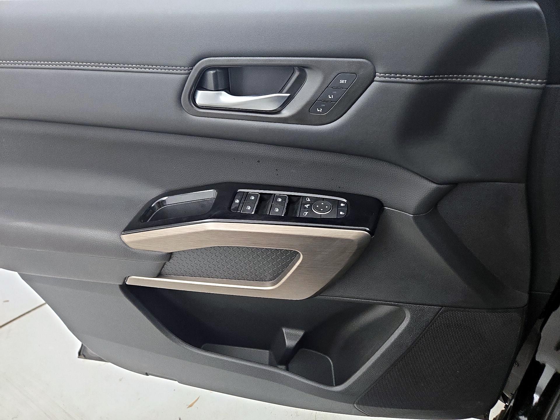 Thumbnail: 2025 Nissan Pathfinder - 12
