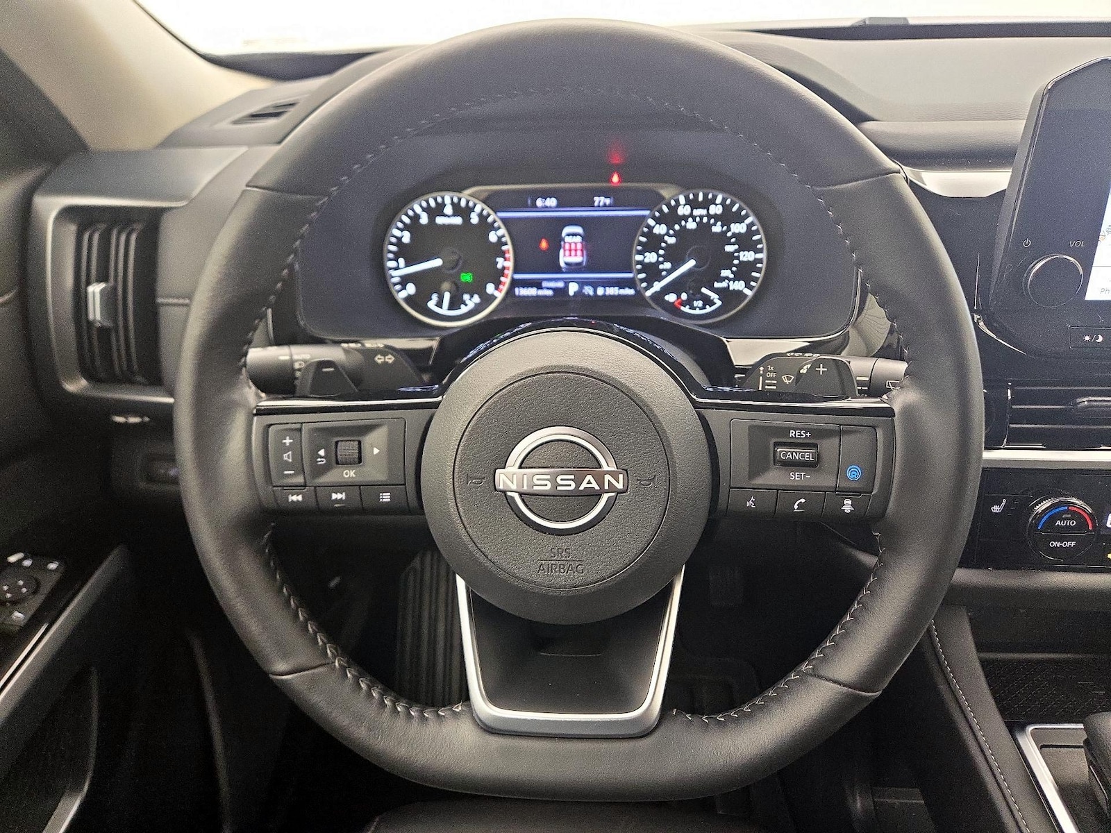 2025 Nissan Pathfinder SL - Photo 11