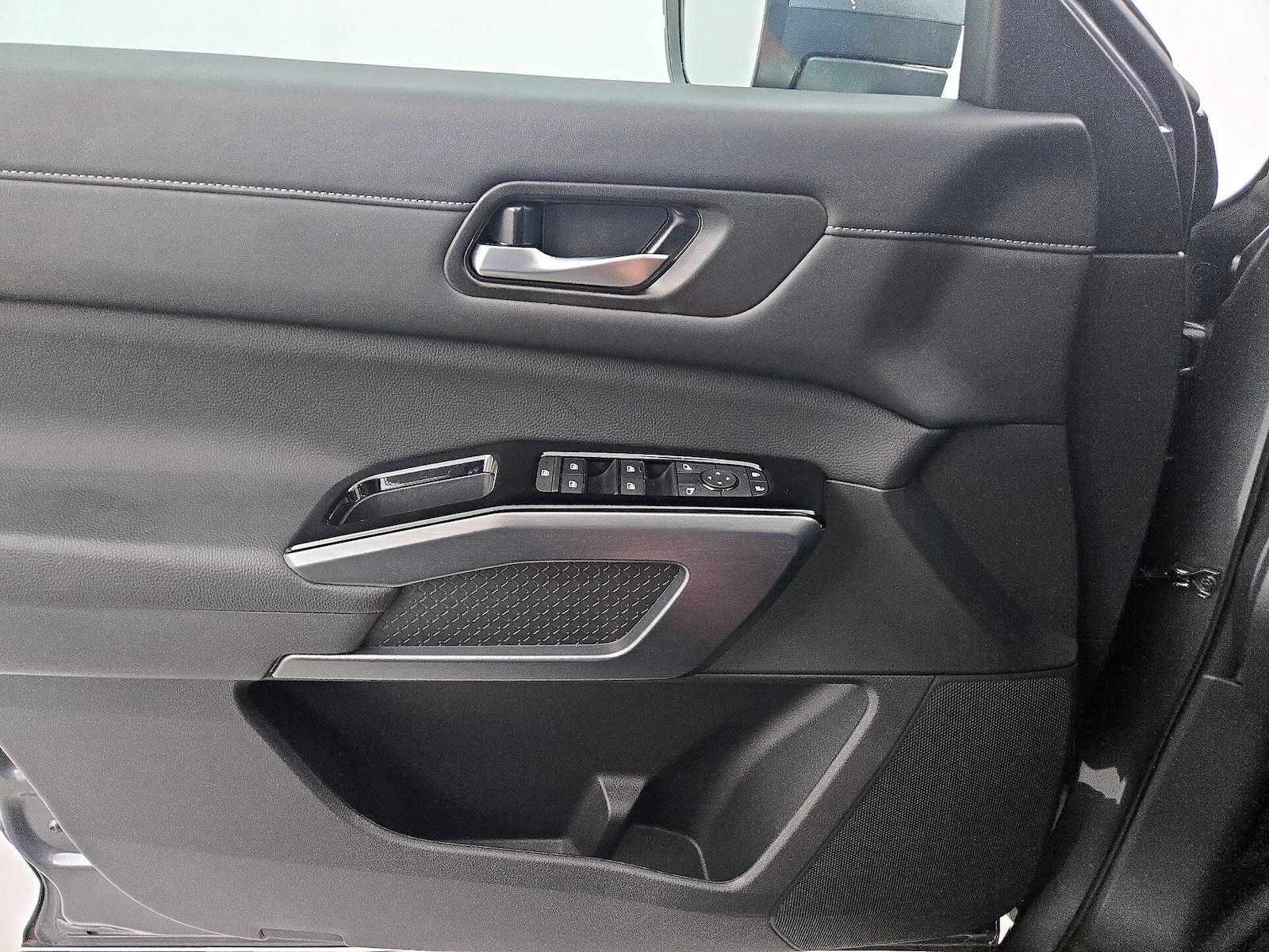 2025 Nissan Pathfinder SL - Photo 13