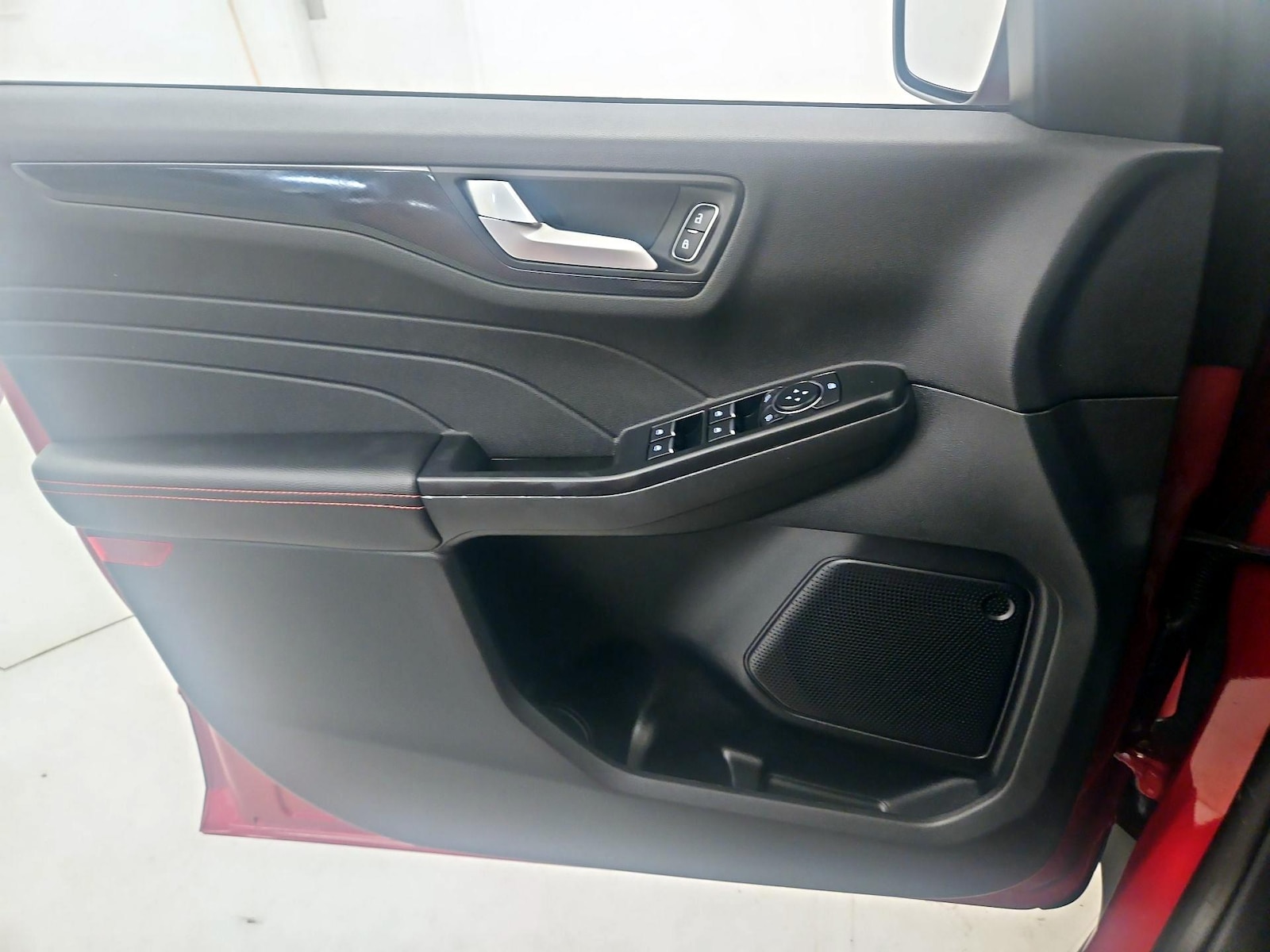 2026 Ford Escape ST-Line - Photo 13