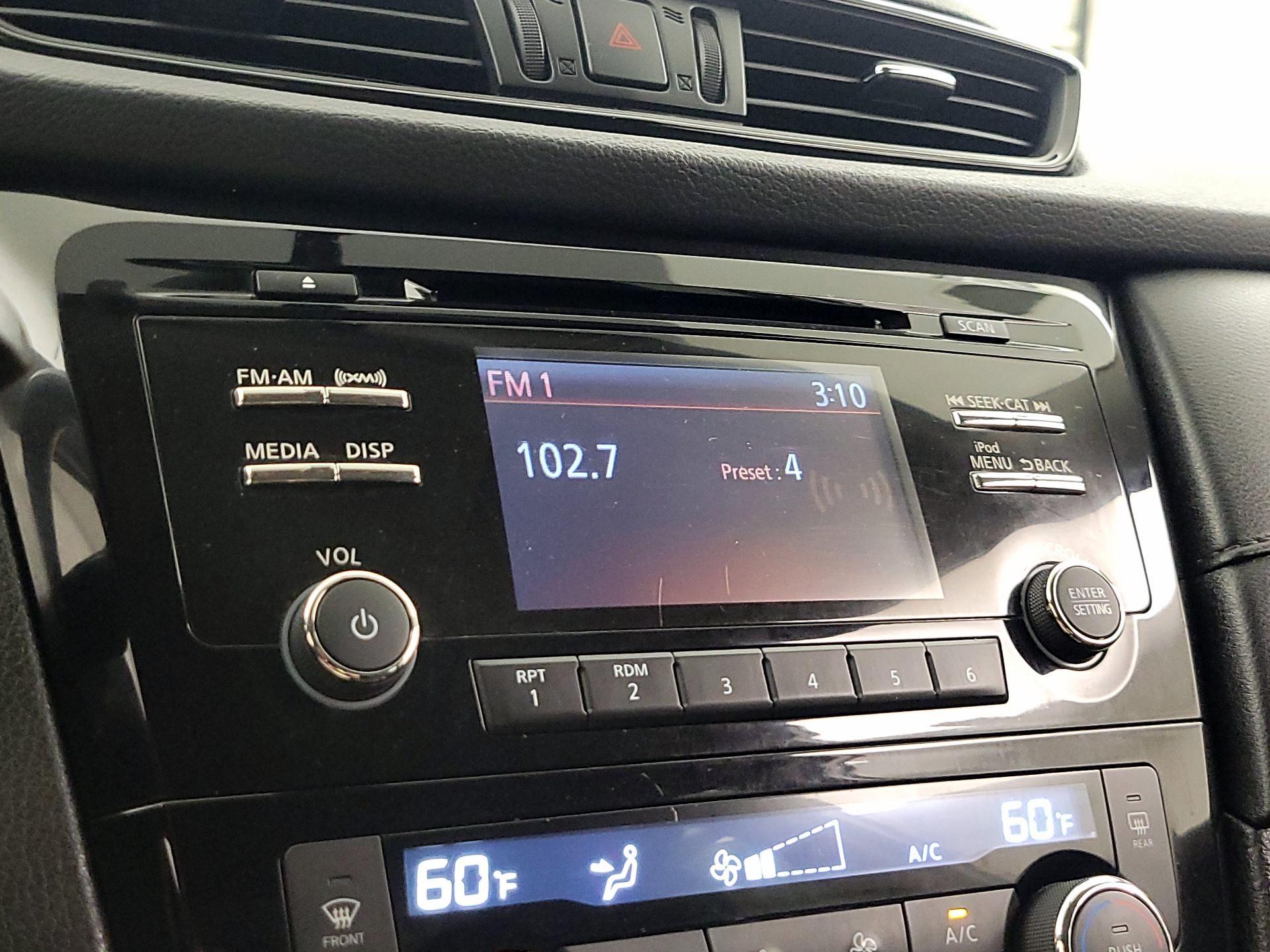 Thumbnail: 2017 Nissan Rogue - 15