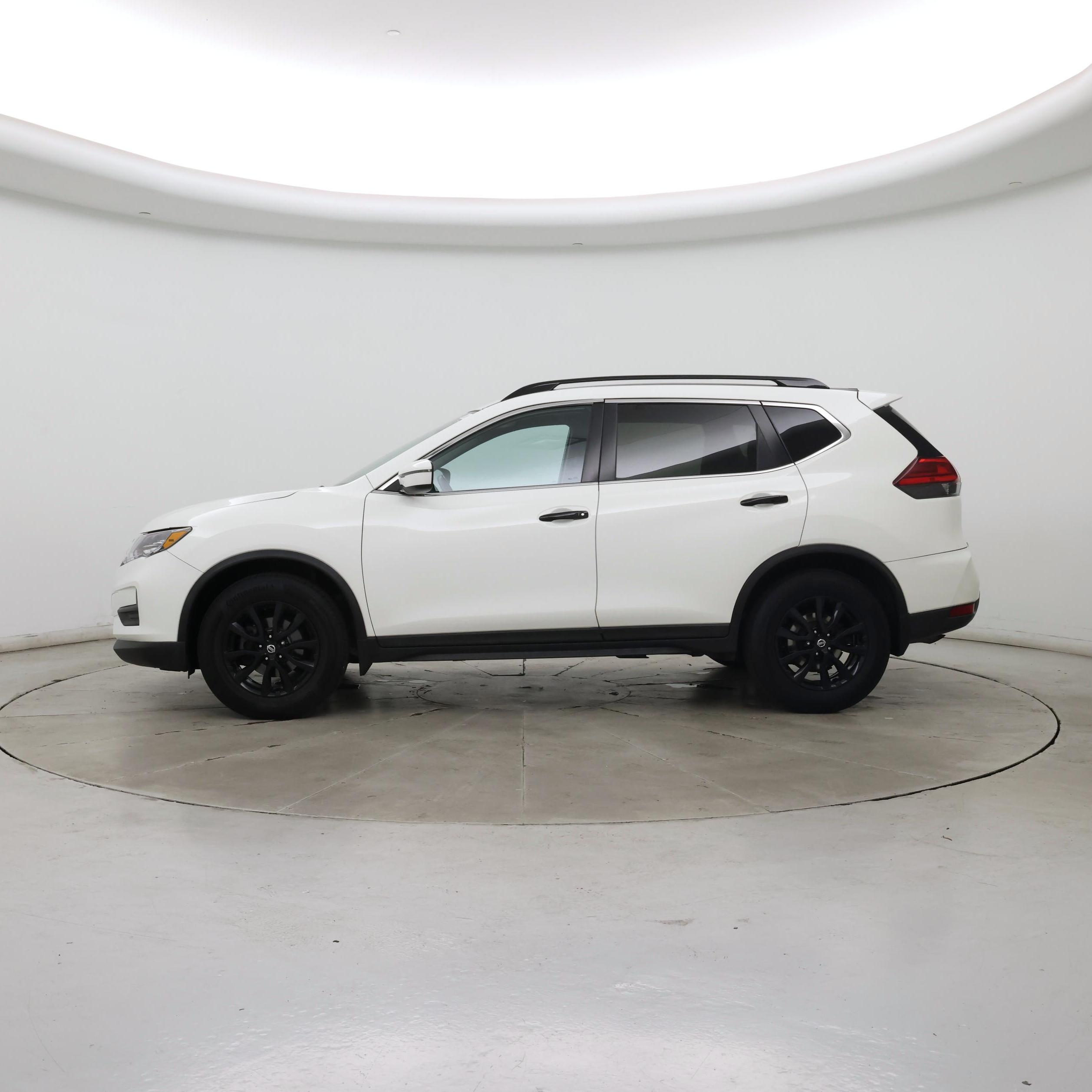 Thumbnail: 2017 Nissan Rogue - 3