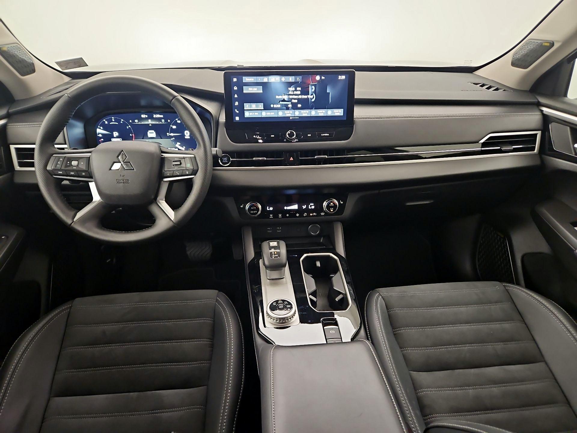 Thumbnail: 2025 Mitsubishi Outlander - 9