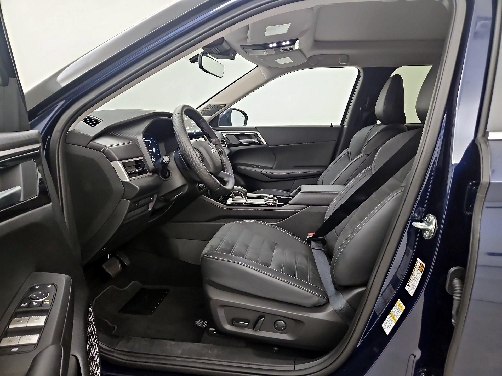 Thumbnail: 2025 Mitsubishi Outlander - 11