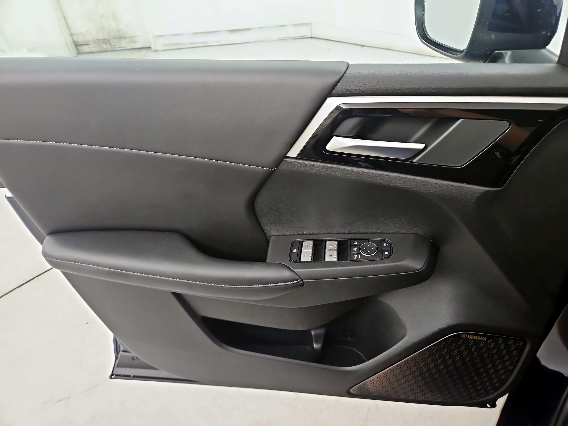 Thumbnail: 2025 Mitsubishi Outlander - 12