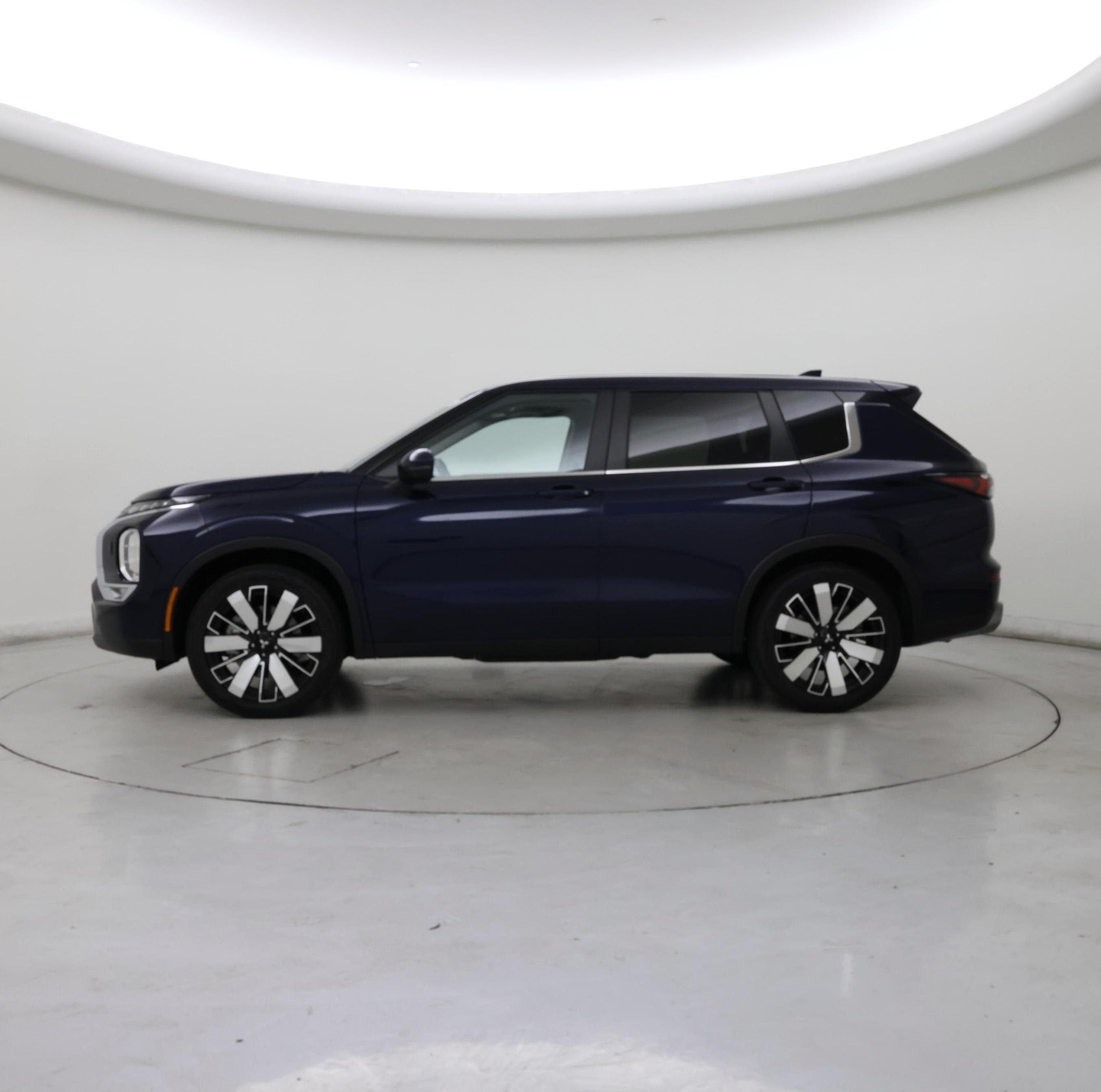 Thumbnail: 2025 Mitsubishi Outlander - 3