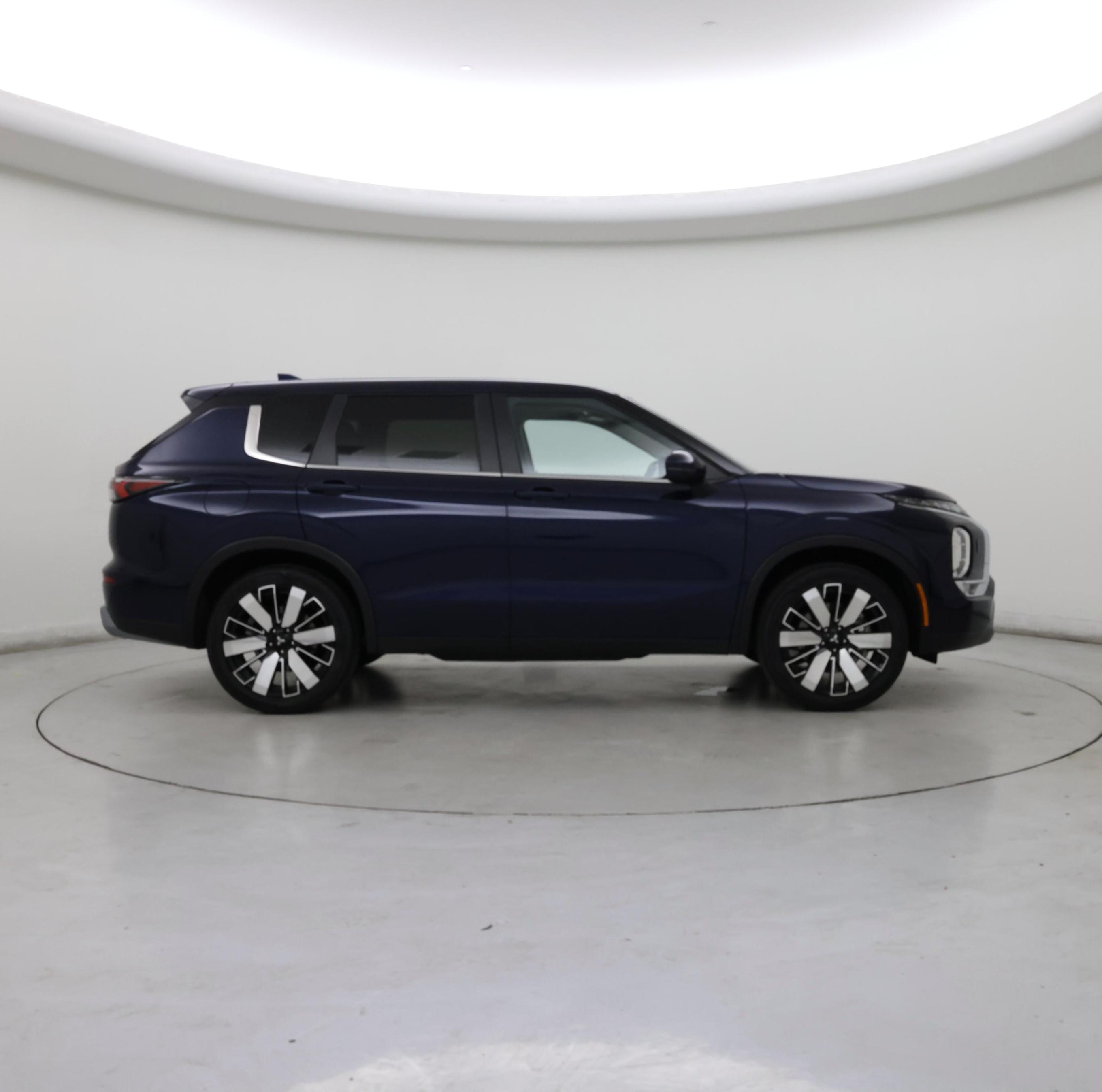 Thumbnail: 2025 Mitsubishi Outlander - 7