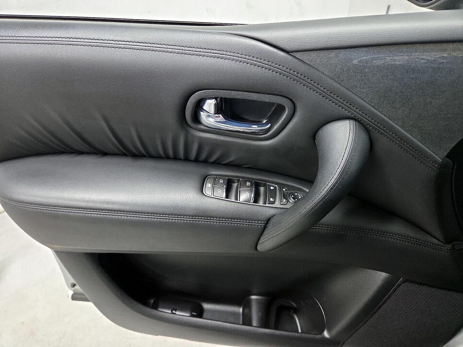 2021 Nissan Armada SV - Photo 13