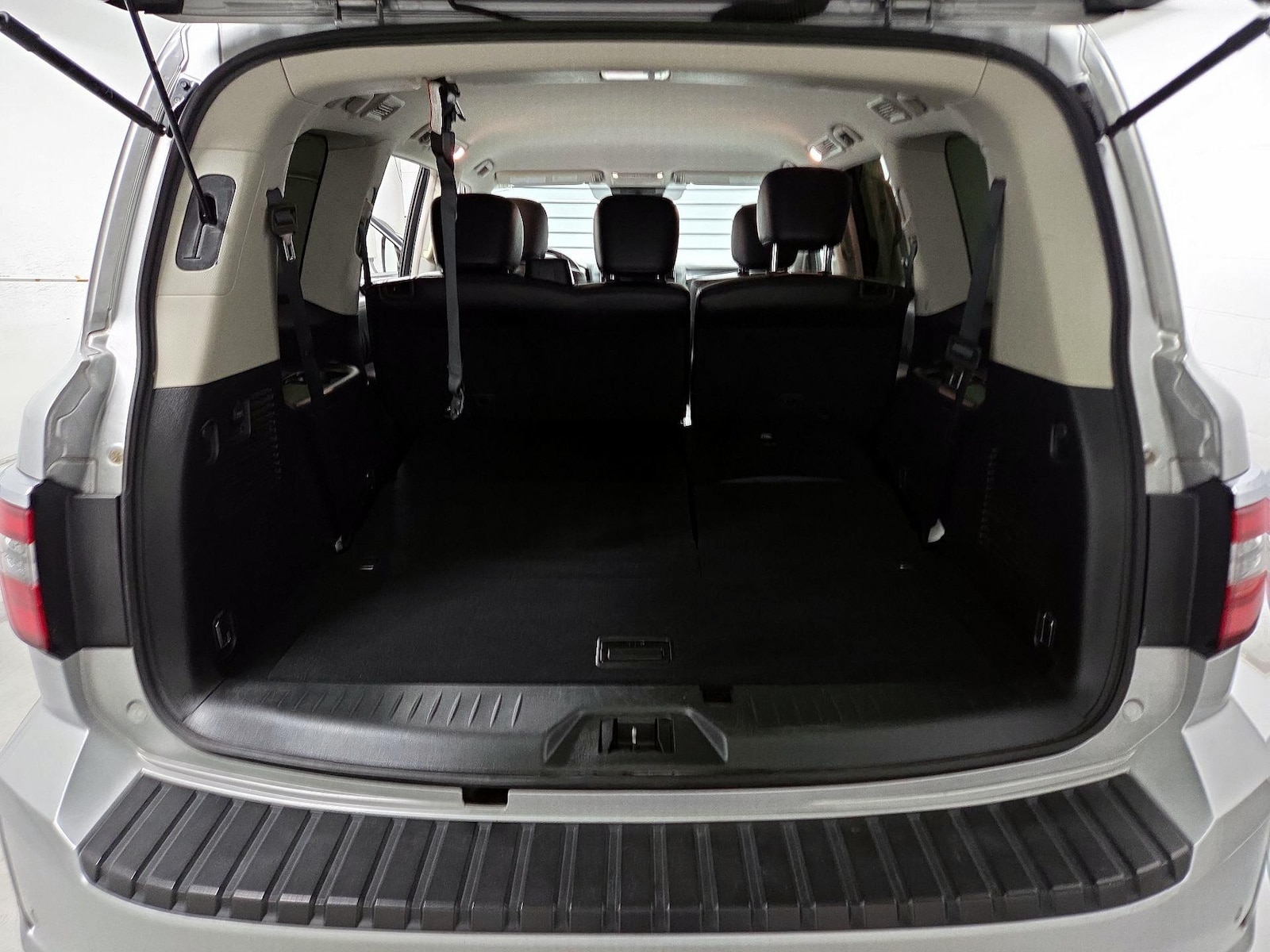 2021 Nissan Armada SV - Photo 24