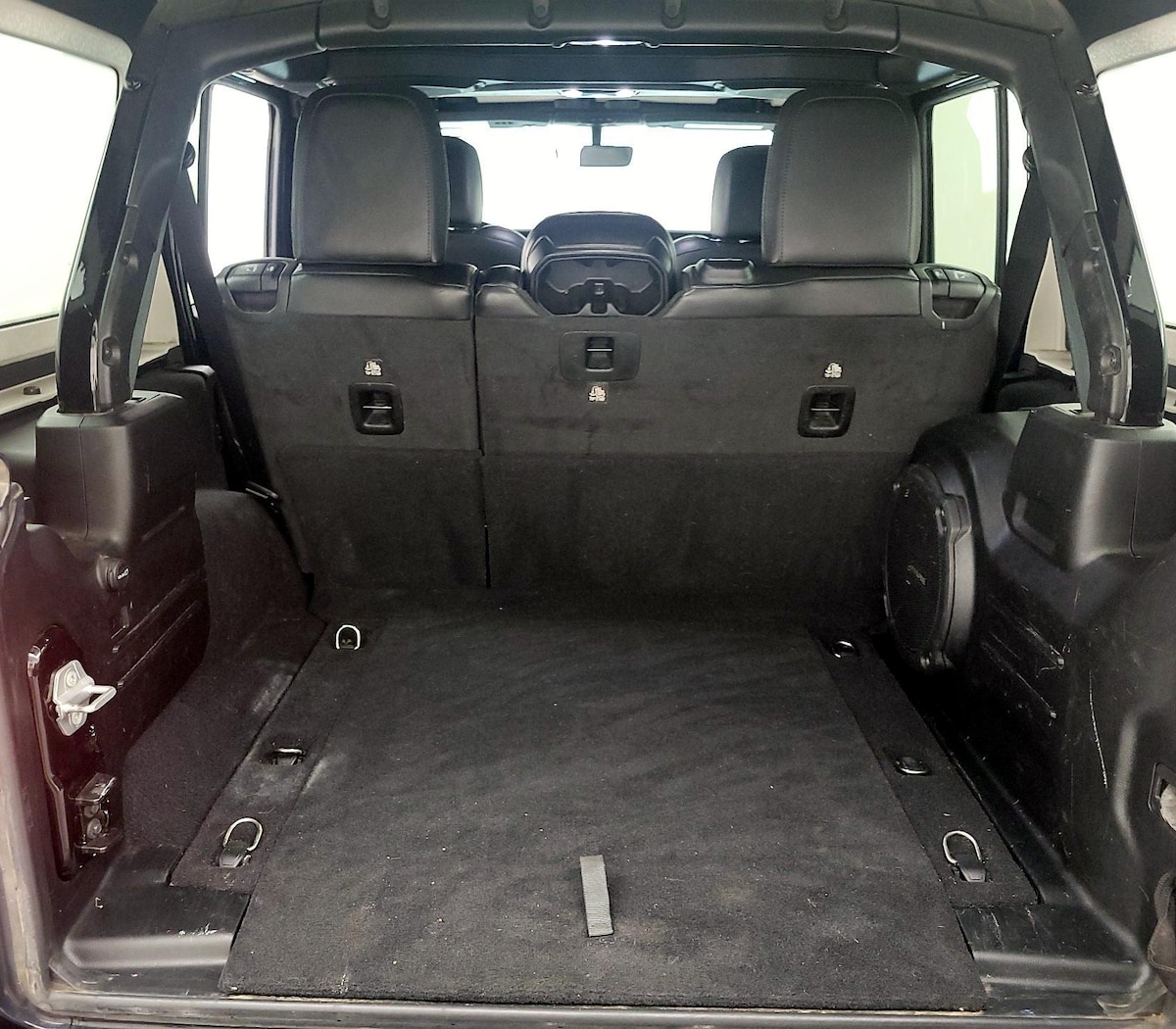 Trunk/Cargo (Seats Up)