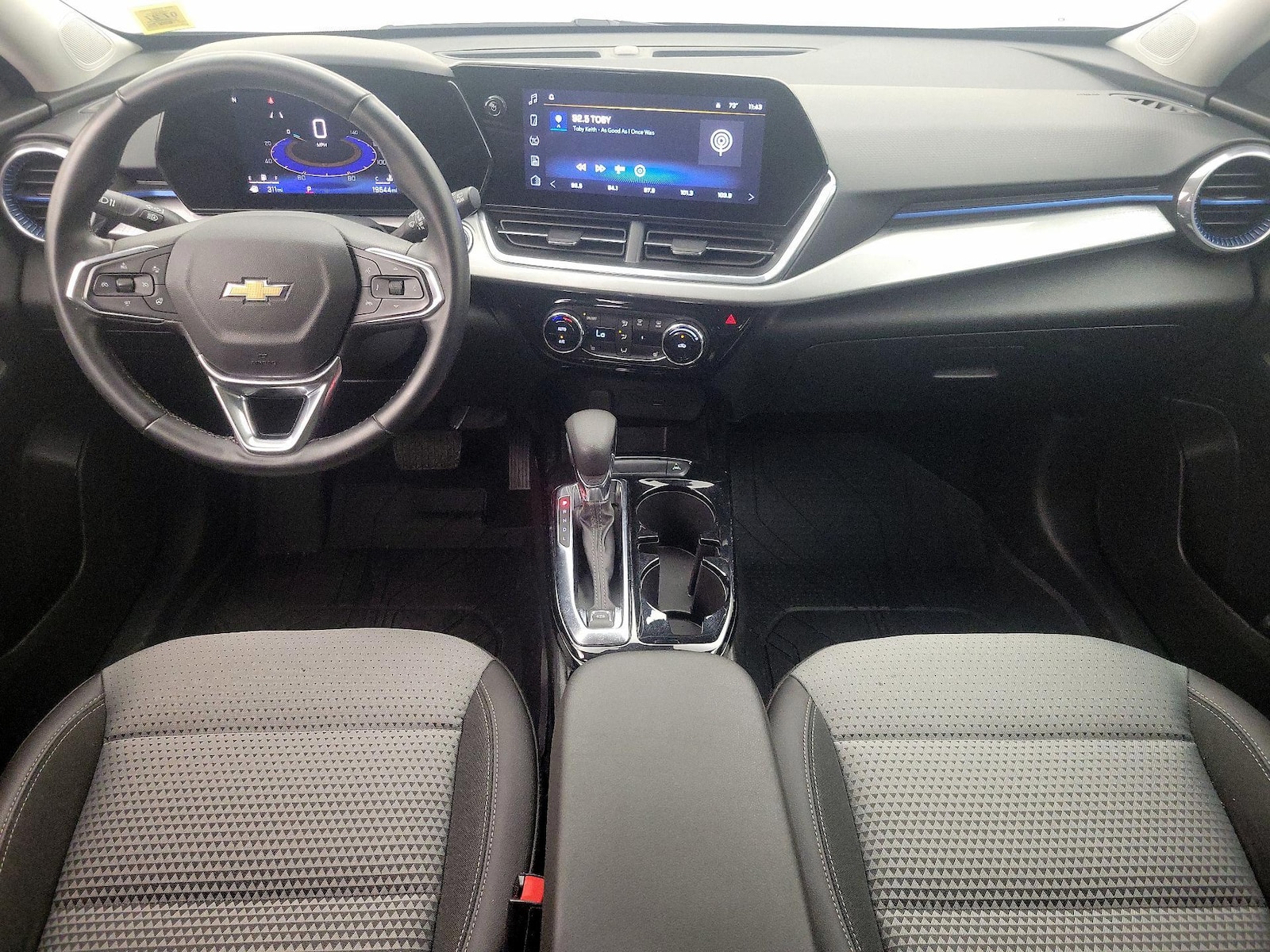 2025 Chevrolet Trax LT - Photo 10