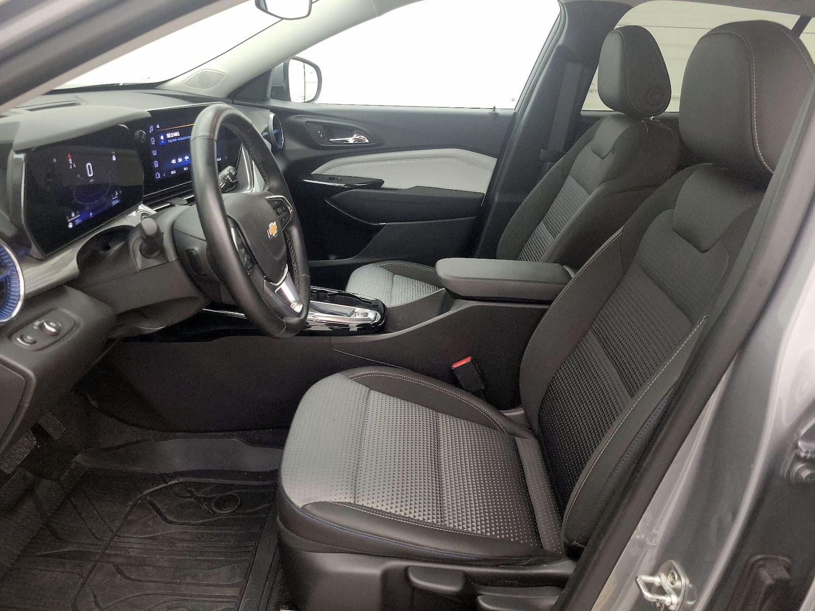 2025 Chevrolet Trax LT - Photo 12