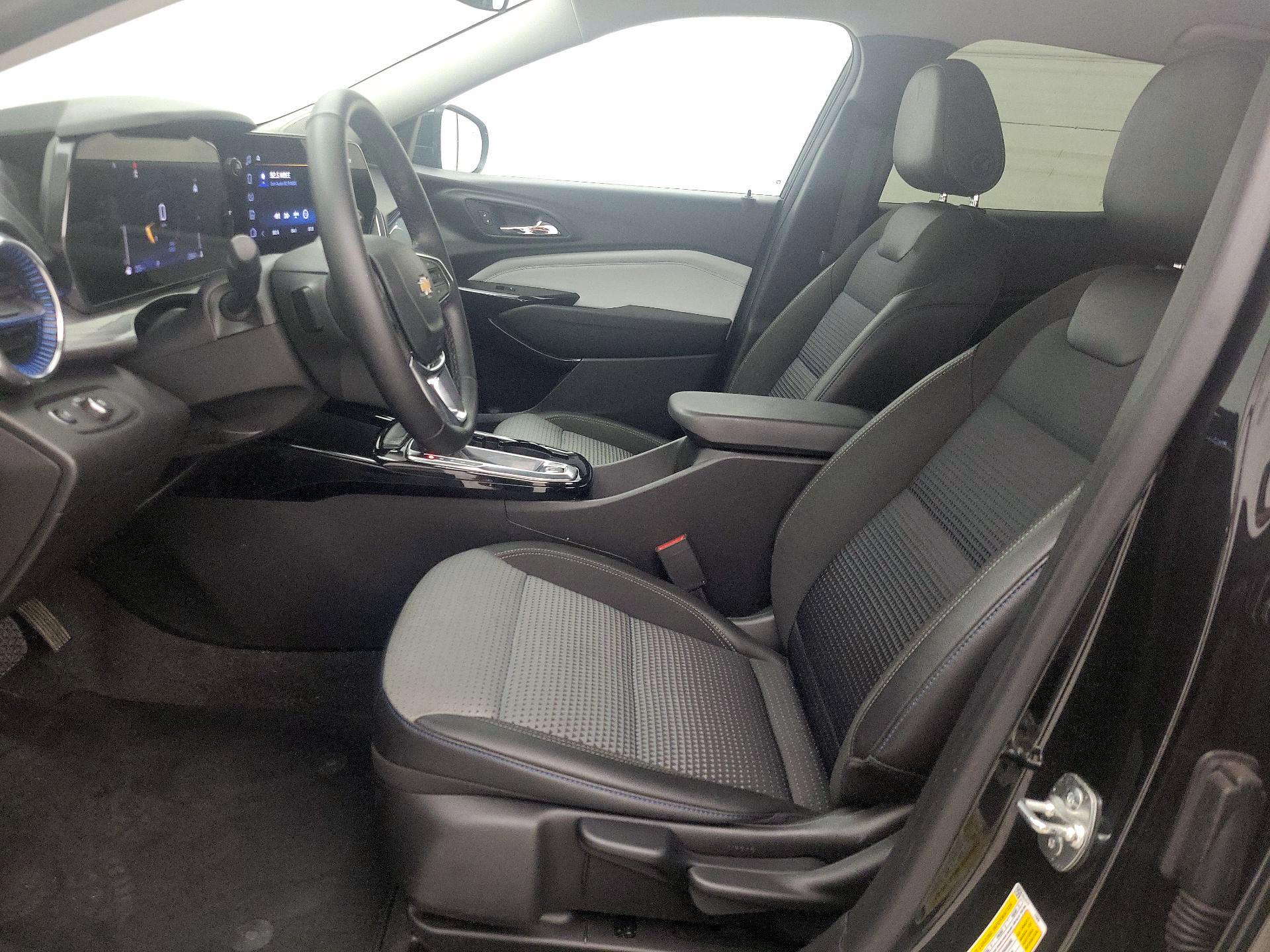 Thumbnail: 2025 Chevrolet Trax - 11