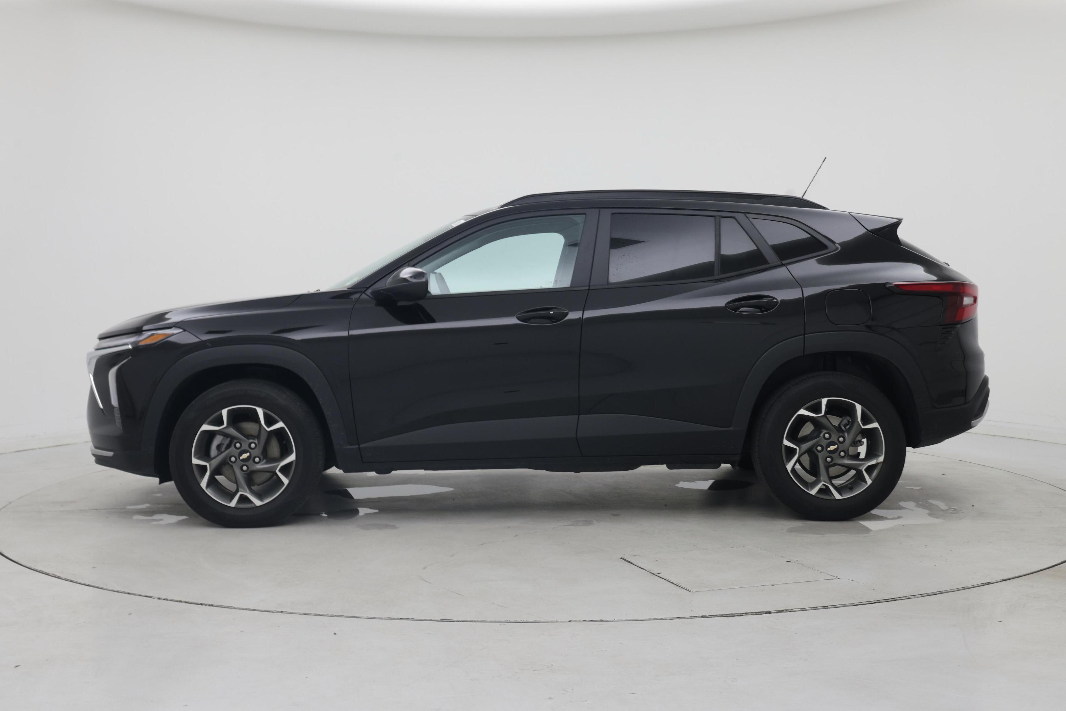 Thumbnail: 2025 Chevrolet Trax - 3
