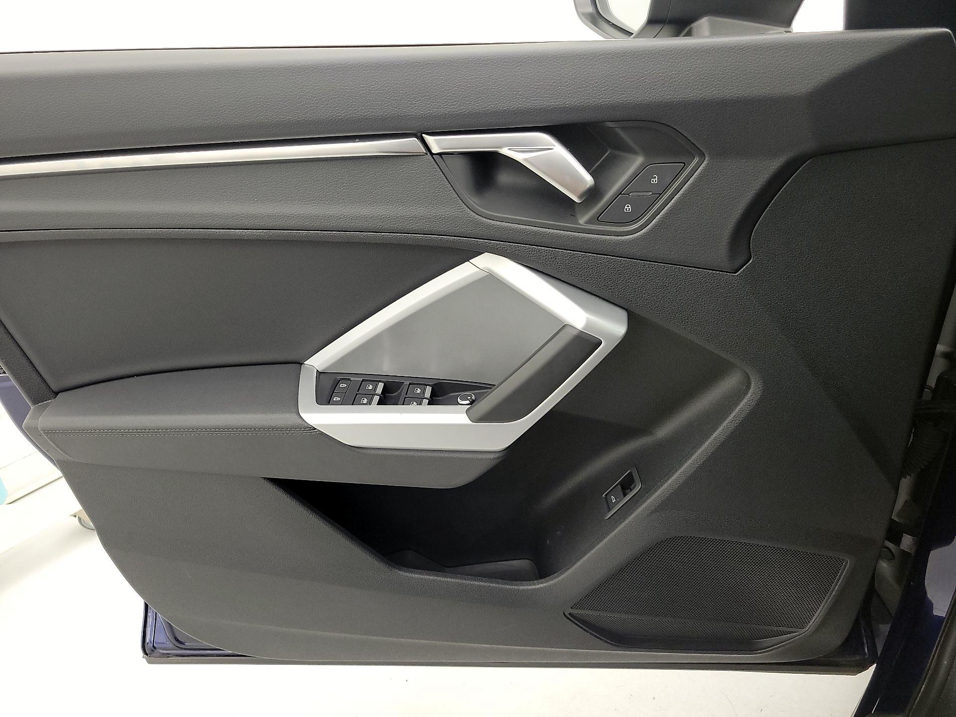 Thumbnail: 2025 Audi Q3 - 12