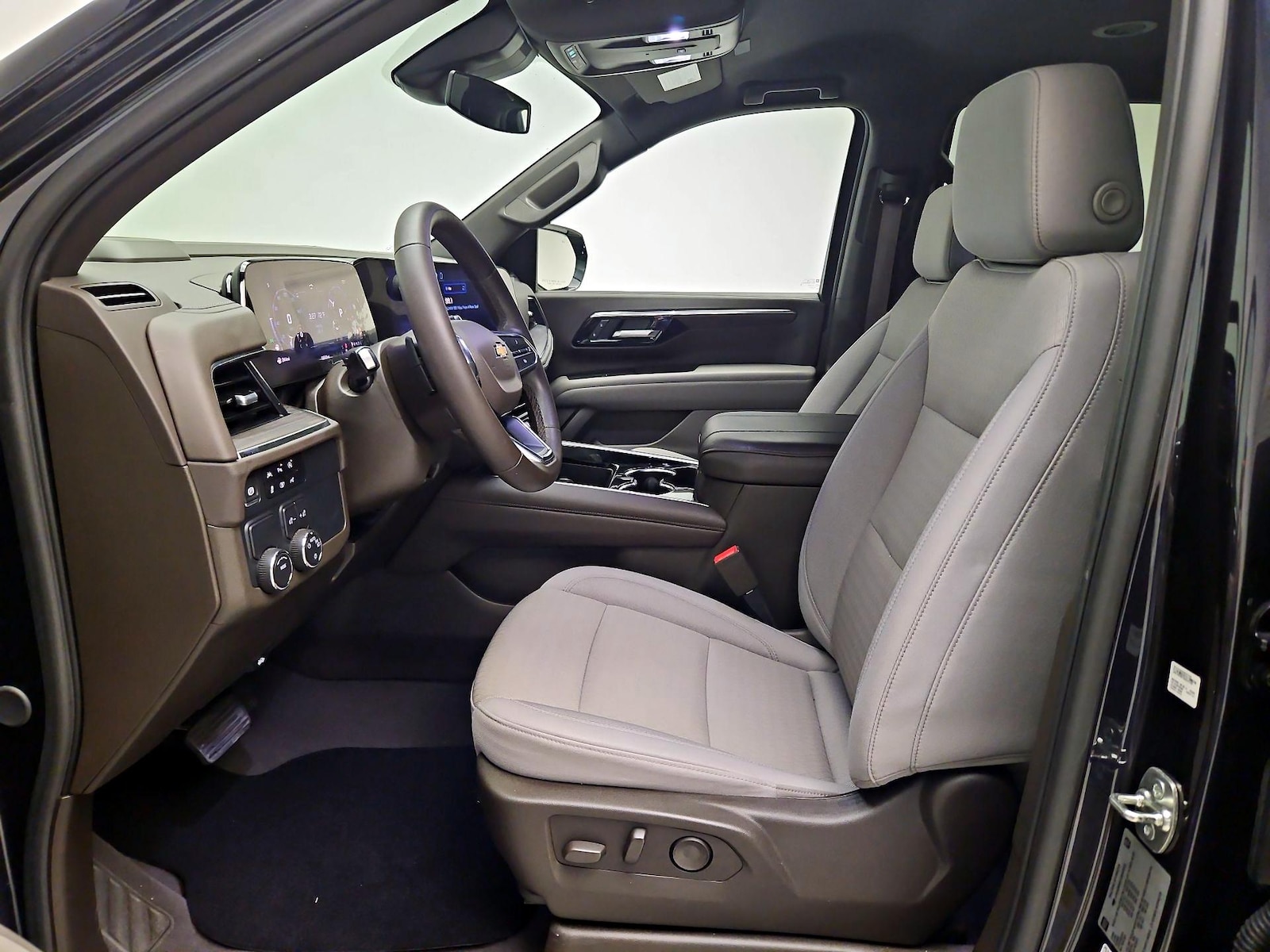 2025 Chevrolet Tahoe LS - Photo 12