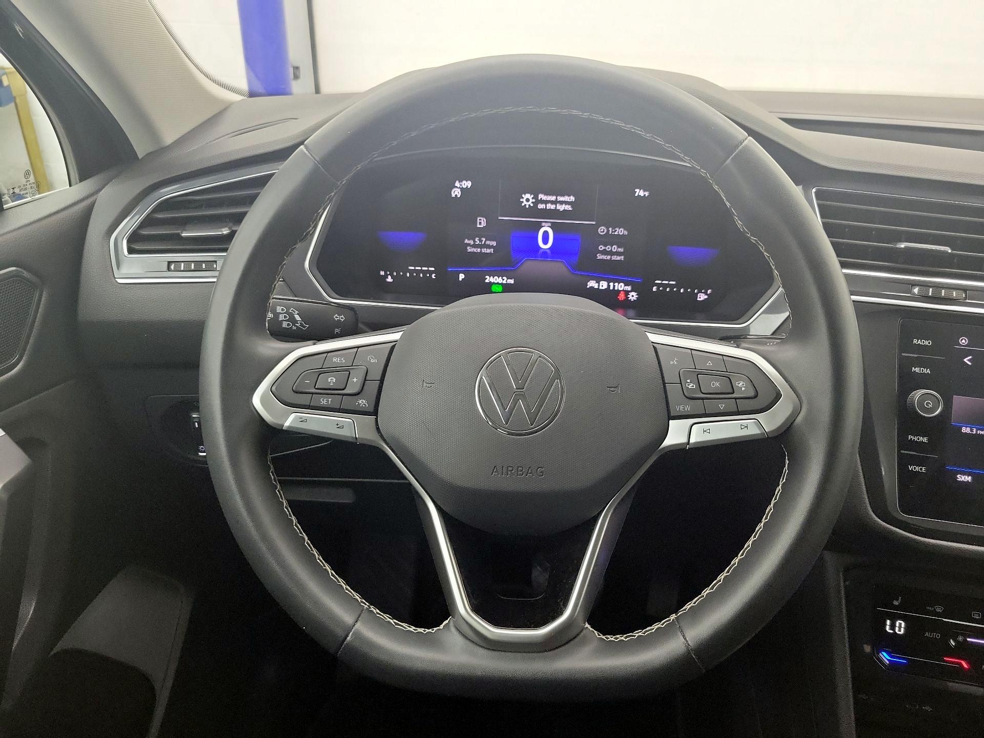 Thumbnail: 2023 Volkswagen Tiguan - 10