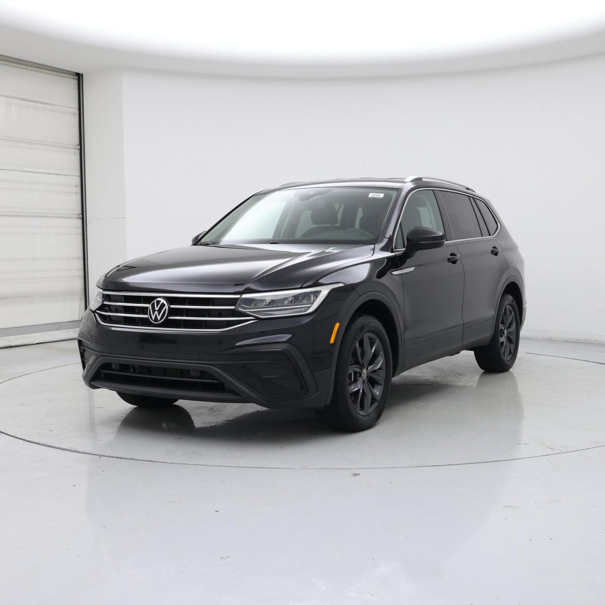 Thumbnail: 2023 Volkswagen Tiguan - 4