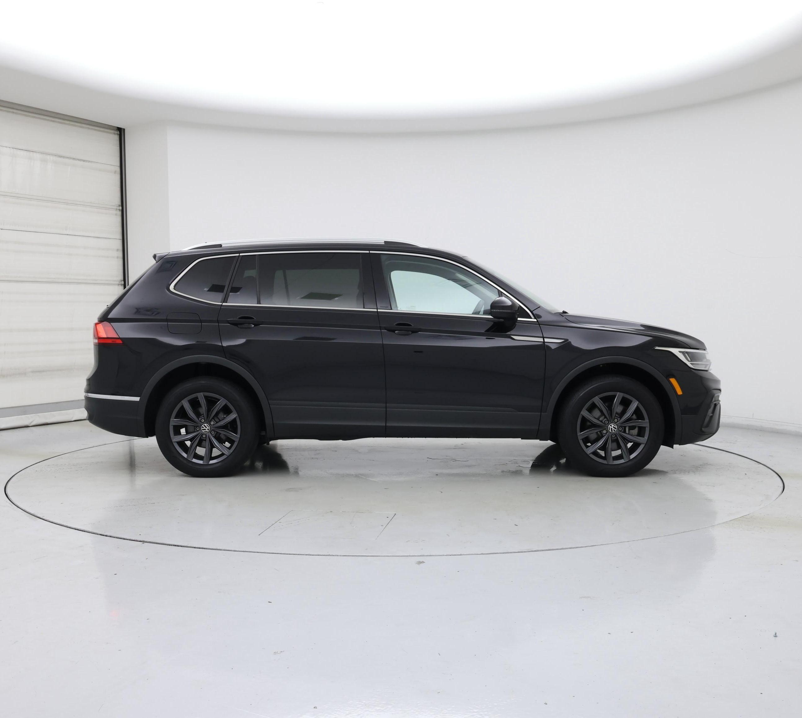 Thumbnail: 2023 Volkswagen Tiguan - 7