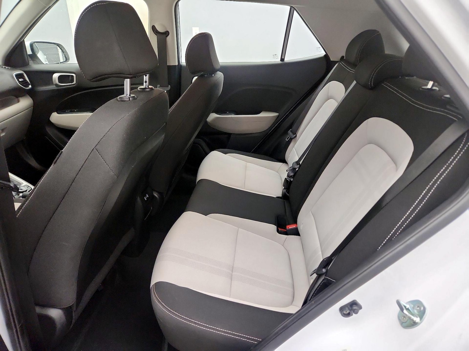 2025 Hyundai Venue SEL - Photo 21