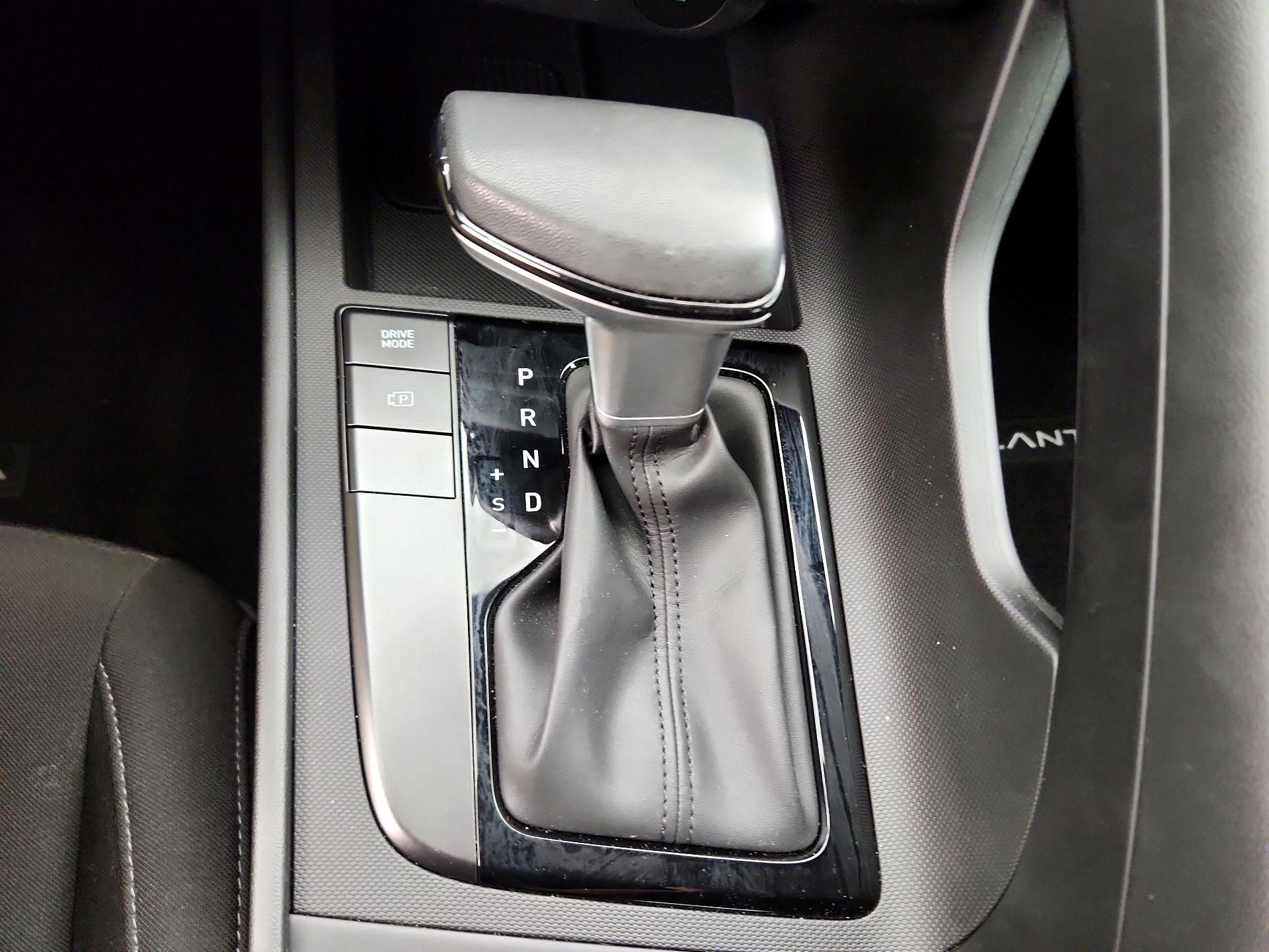 Thumbnail: 2025 Hyundai Elantra - 17